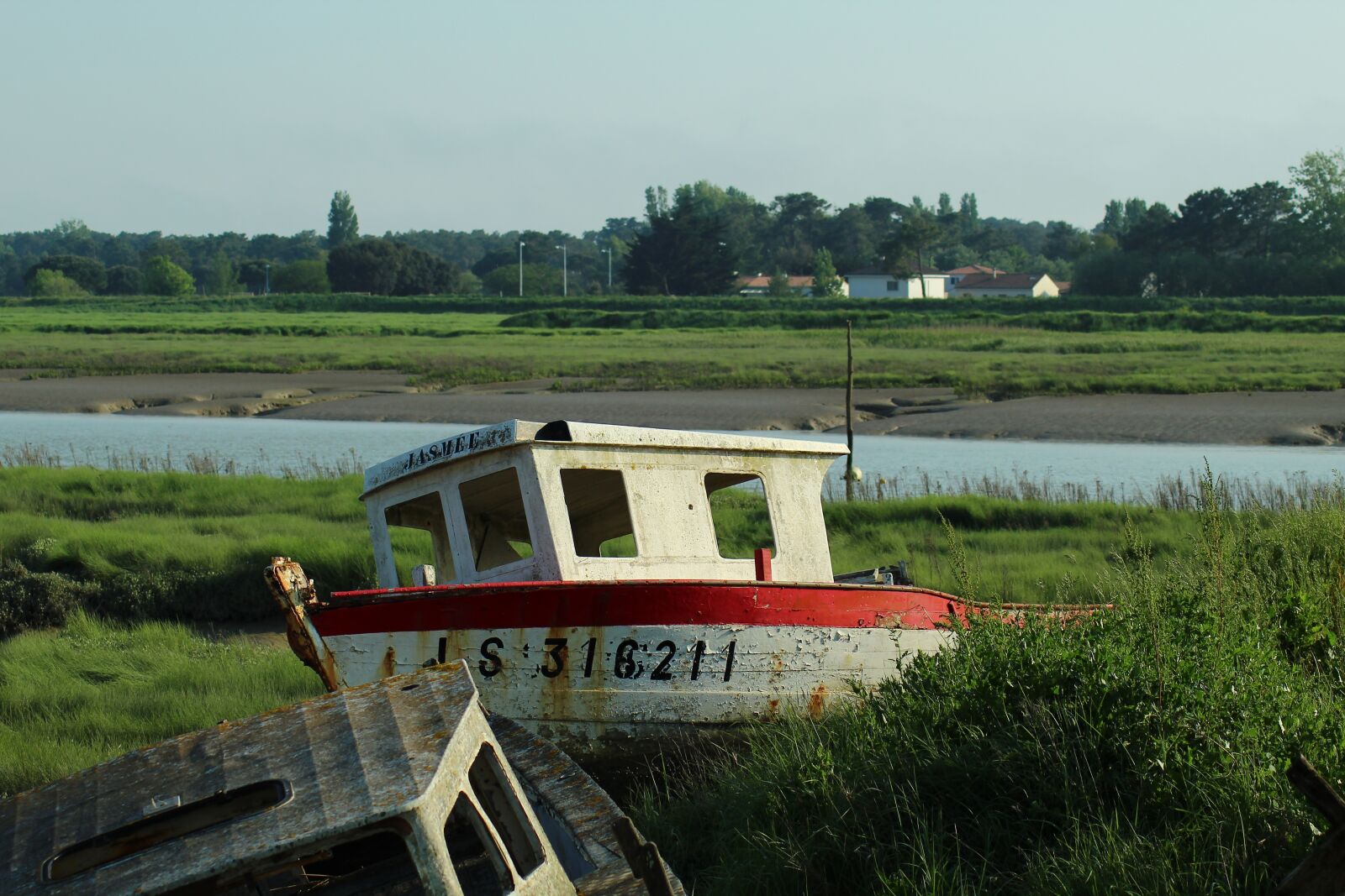 Canon EOS 1200D (EOS Rebel T5 / EOS Kiss X70 / EOS Hi) sample photo. Old rigs, boat, wood photography