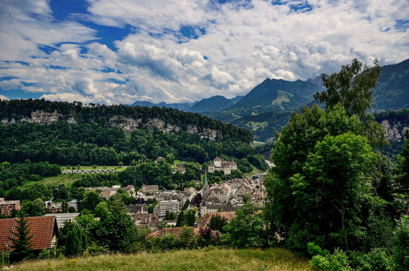 Nikon D7000 sample photo. City, clouds, castle photography