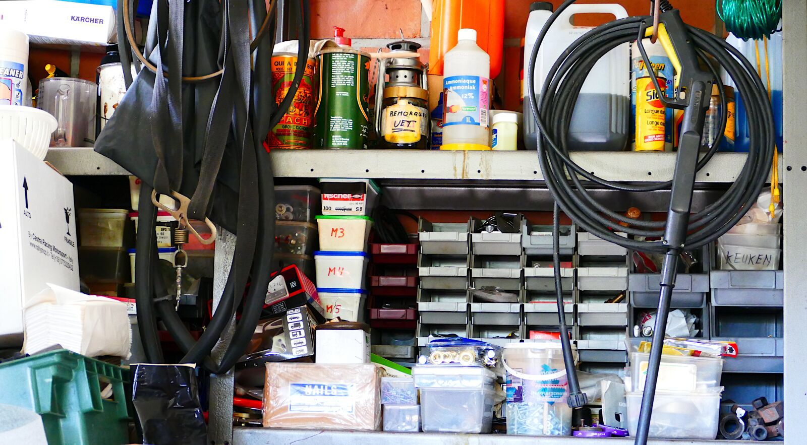 Panasonic Lumix DMC-FZ1000 sample photo. Garage, tools, boxes photography
