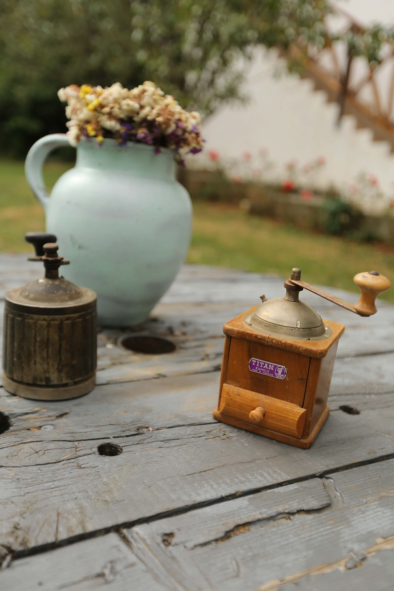 Canon EF 16-35mm F2.8L II USM sample photo. Old style, vintage, table photography