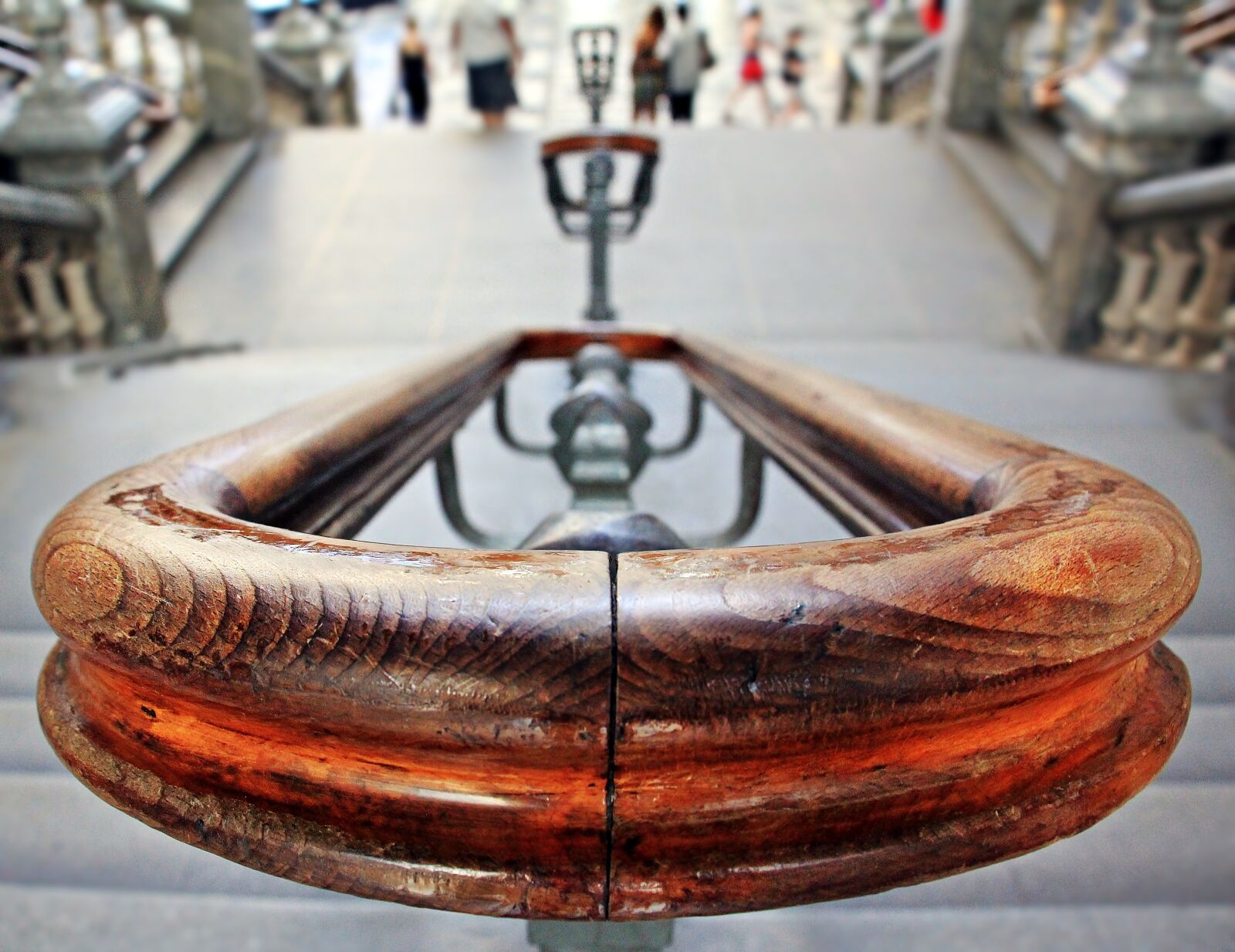 Canon EOS 550D (EOS Rebel T2i / EOS Kiss X4) sample photo. Treppengel nder, wood stair photography