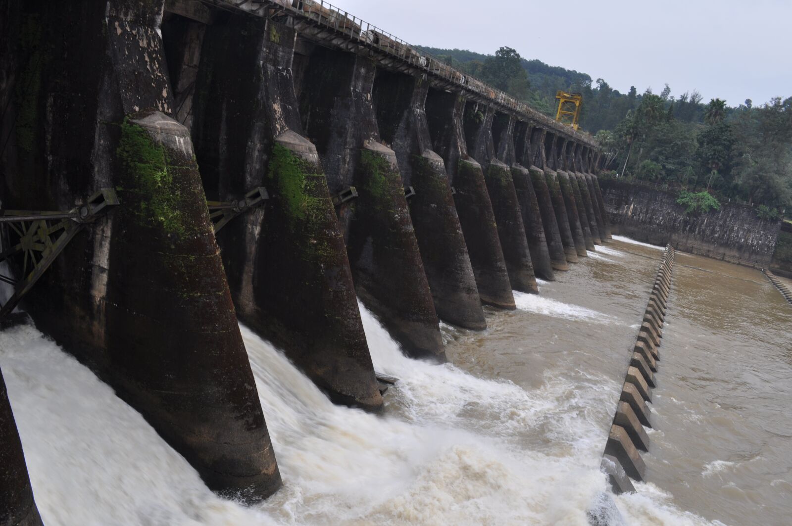 Nikon D5000 sample photo. Dam, water, shutter photography