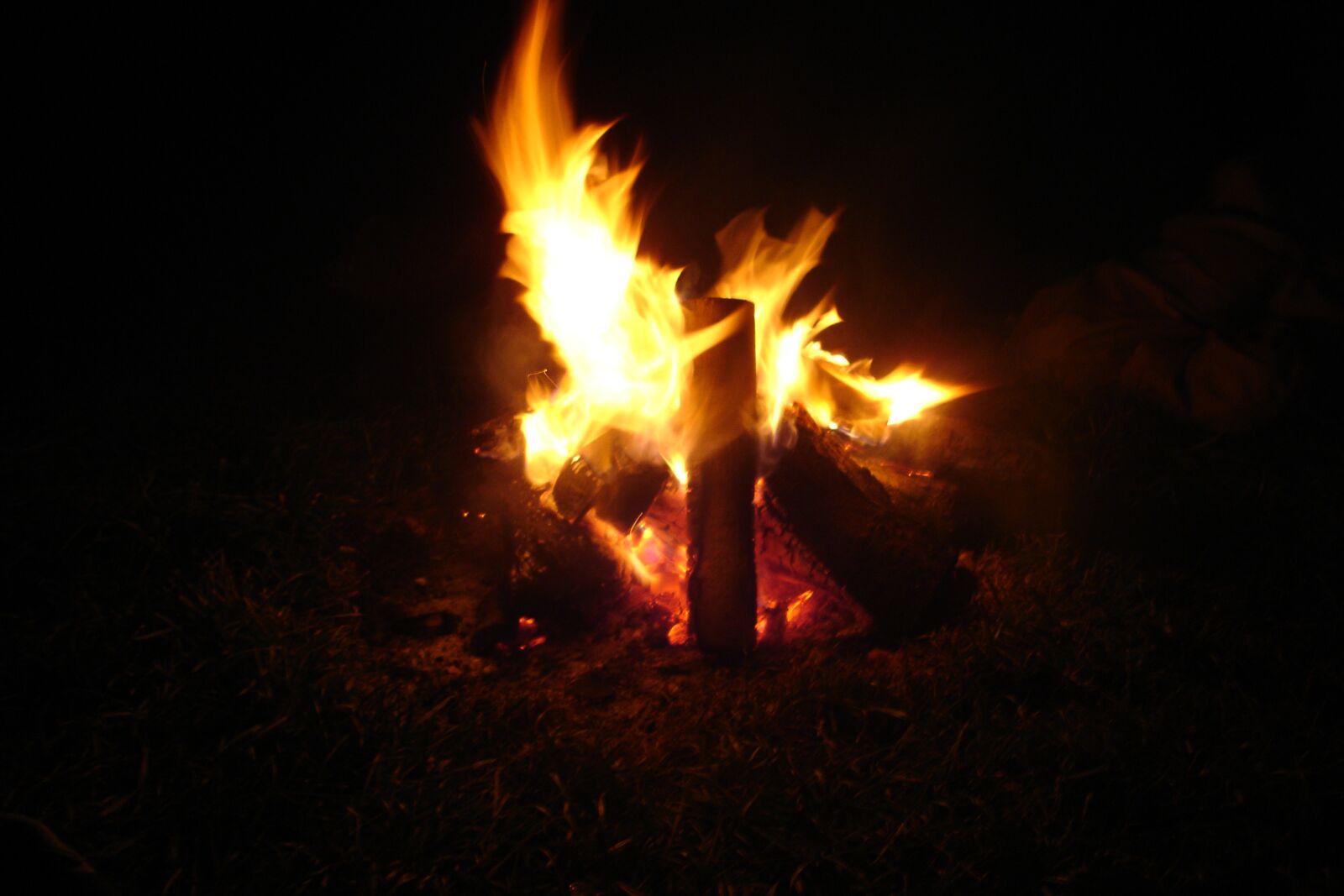 Sony DSC-P200 sample photo. Fire, bonfire, camp photography
