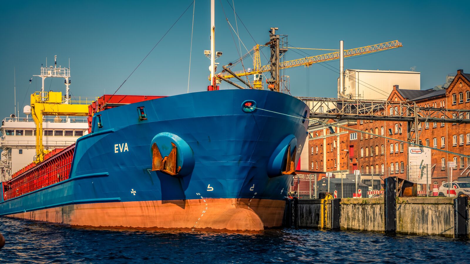Sony a7 II + Sony FE 28-70mm F3.5-5.6 OSS sample photo. Ship, container ship, port photography