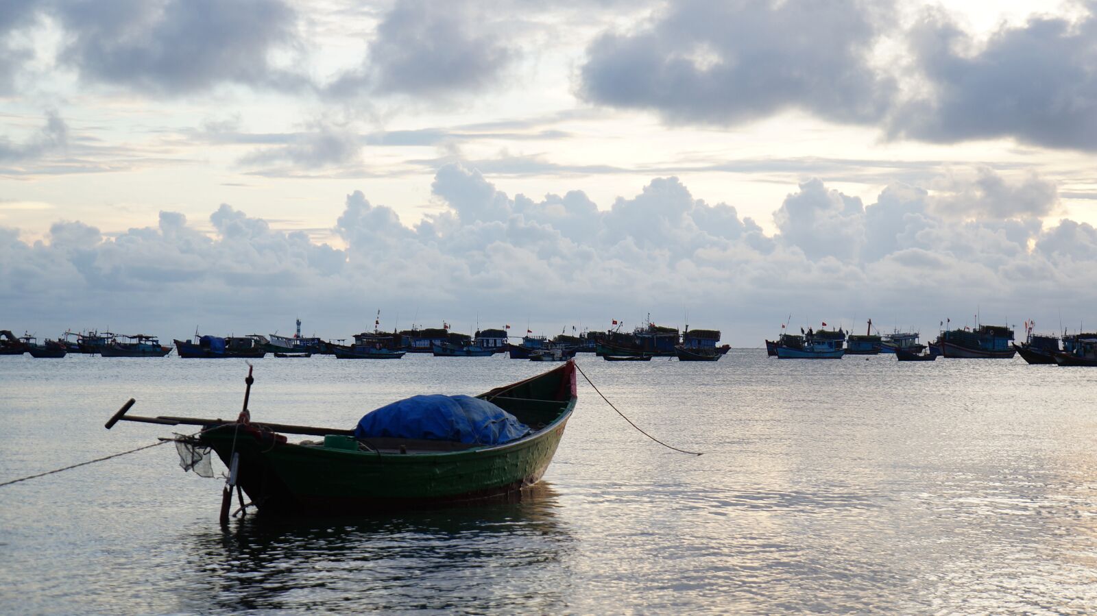 Sony Alpha NEX-F3 + Sony E 18-55mm F3.5-5.6 OSS sample photo. The boat, the sea photography