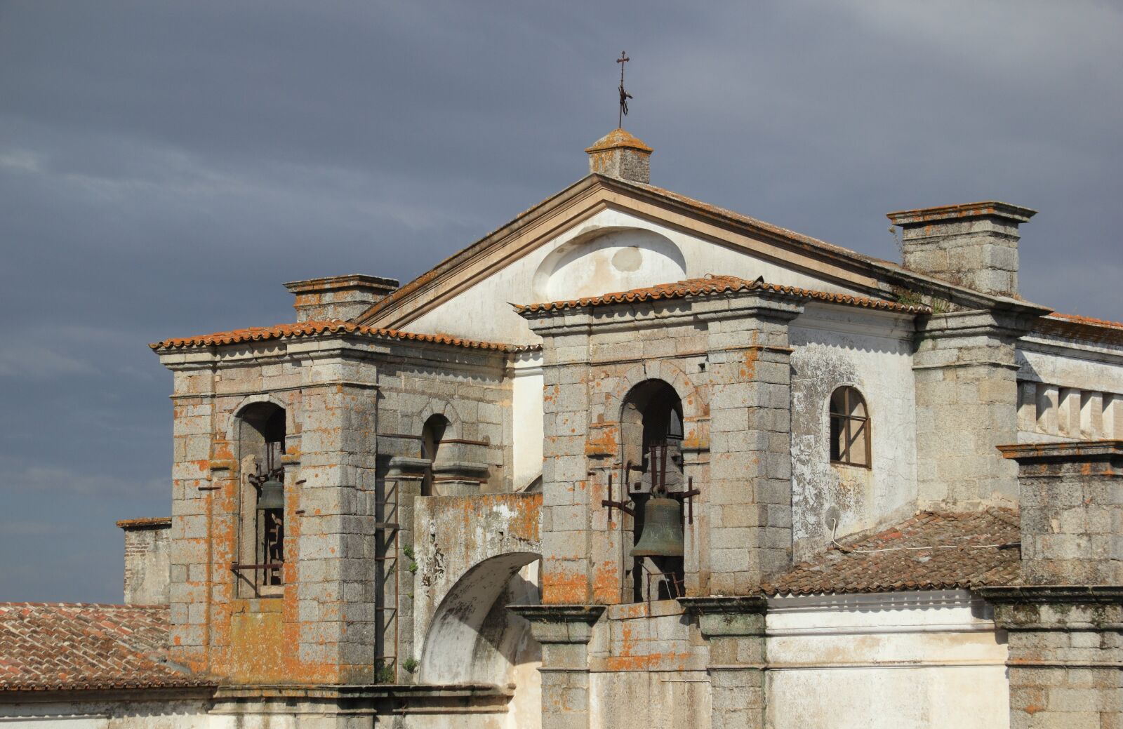 Canon EOS 550D (EOS Rebel T2i / EOS Kiss X4) sample photo. Portugal, evora, building photography