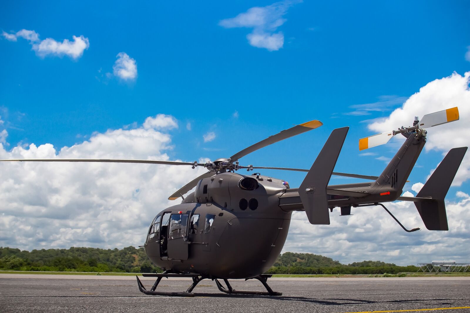 Canon EOS 700D (EOS Rebel T5i / EOS Kiss X7i) sample photo. Helicopter, transportation, landing field photography