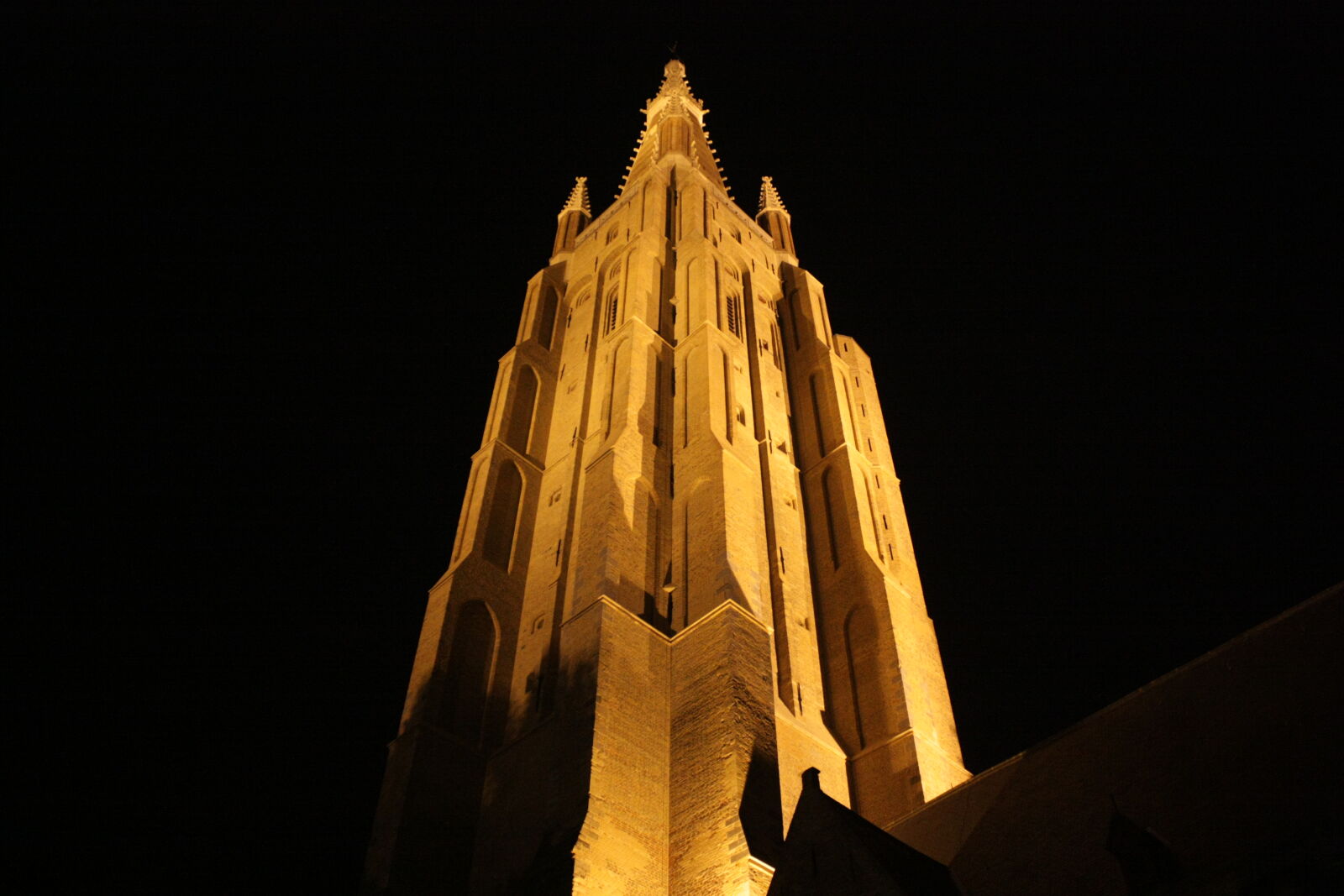 Canon EOS 450D (EOS Rebel XSi / EOS Kiss X2) sample photo. Belgium, brugges, church, dark photography