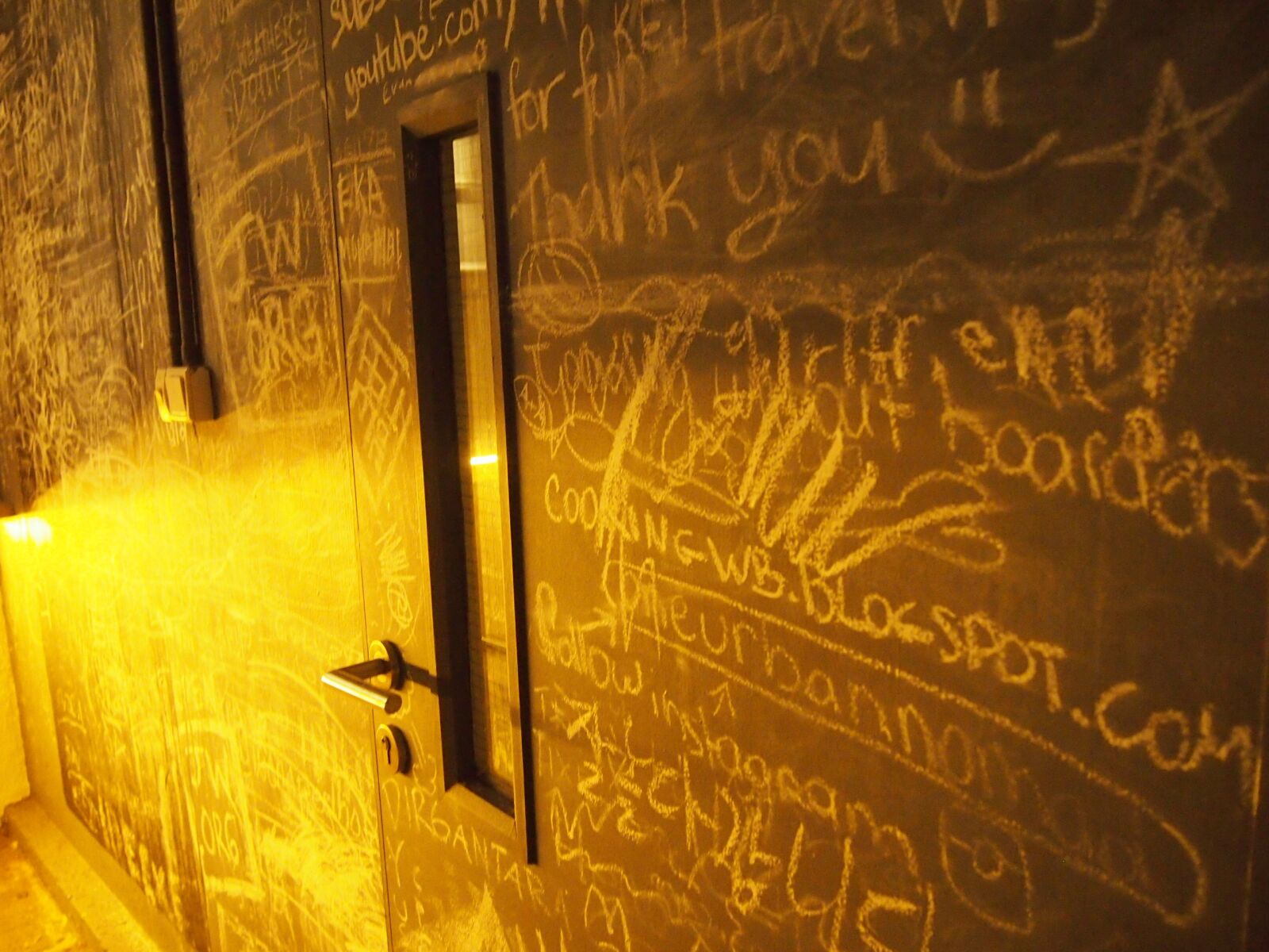 Olympus PEN E-PM1 sample photo. Singapore, hotel, wall photography