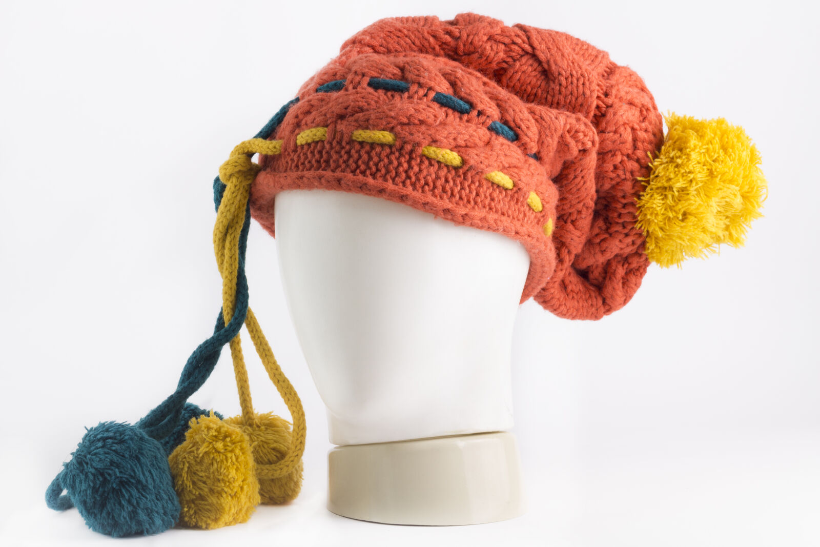 Canon EOS 700D (EOS Rebel T5i / EOS Kiss X7i) sample photo. Clothes, hat photography