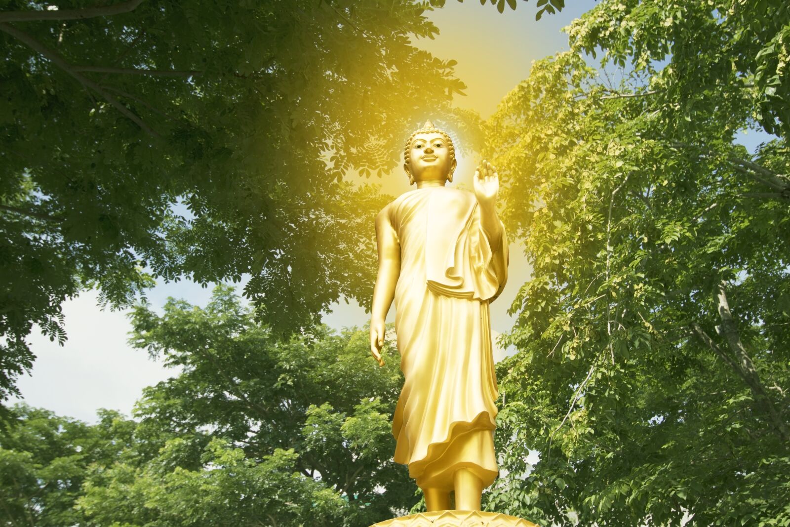 Canon EOS 80D sample photo. Buddha, isolated, gold photography
