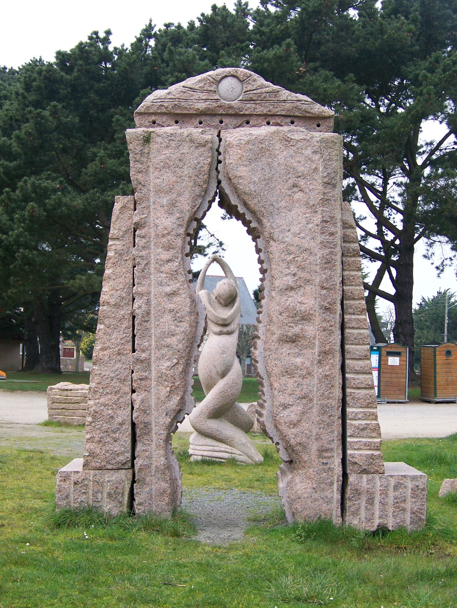 Kodak Z612 ZOOM DIGITAL CAMERA sample photo. Statue, granite, sculpture stone photography