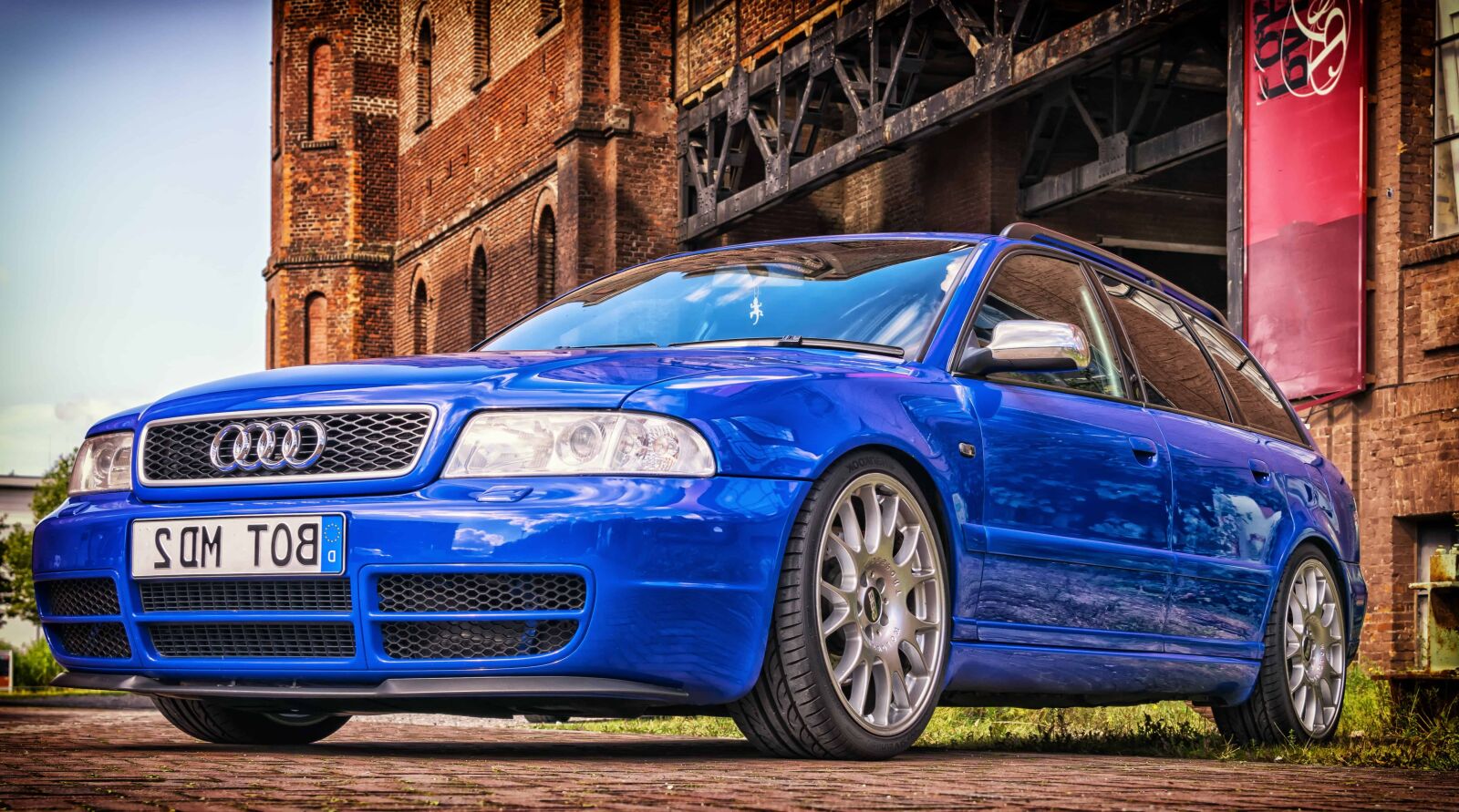 Nikon D3300 sample photo. Vehicle, sedan, automotive, wheel photography