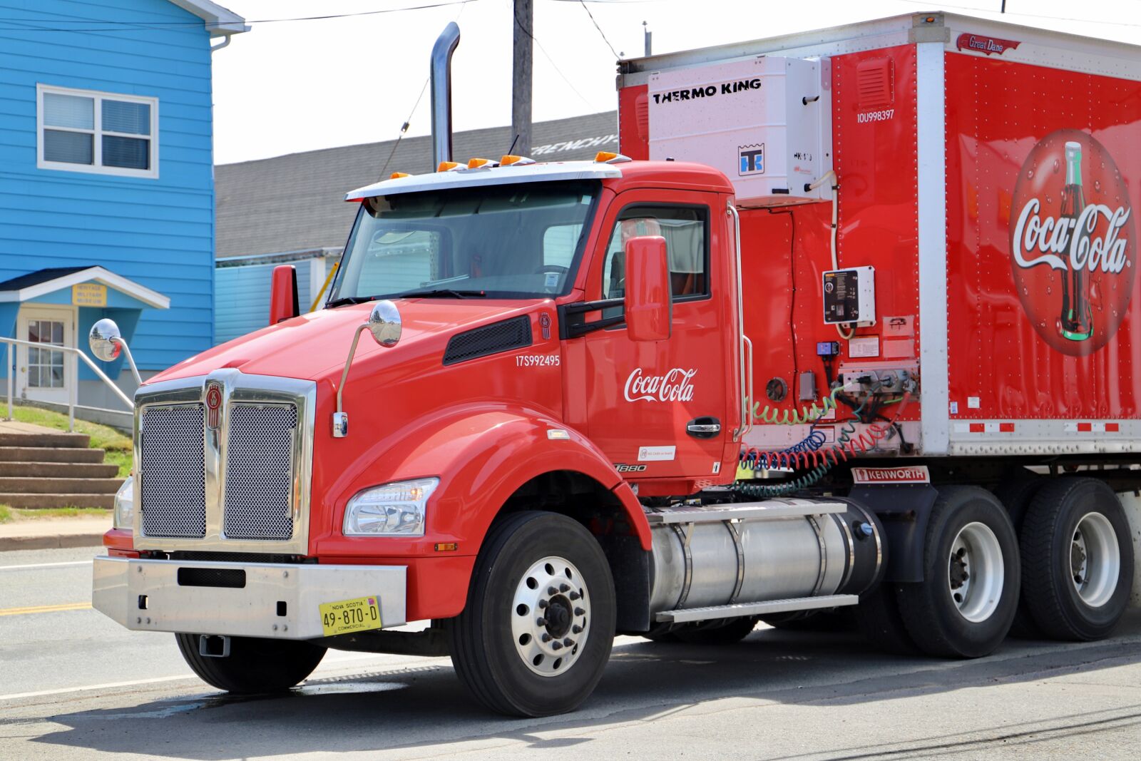 Canon EOS 6D Mark II + Canon EF 24-105mm F3.5-5.6 IS STM sample photo. Truck, transport, coca-cola photography