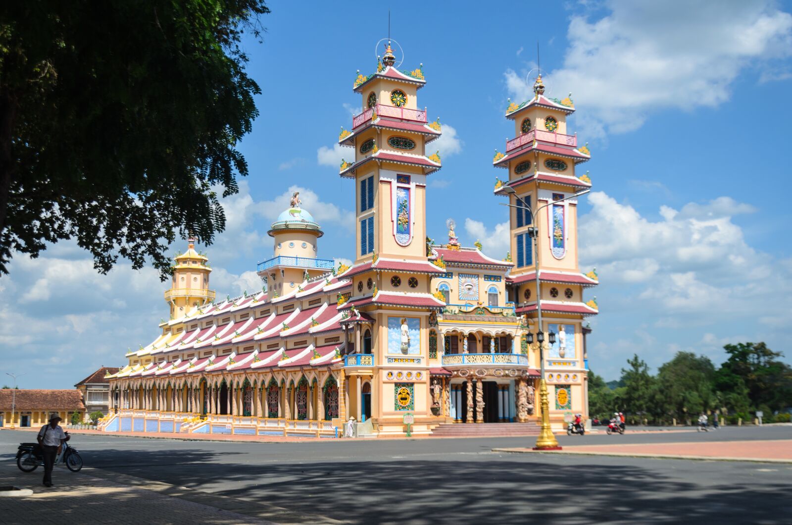 Nikon D5100 sample photo. Religion, cao dai, tay photography