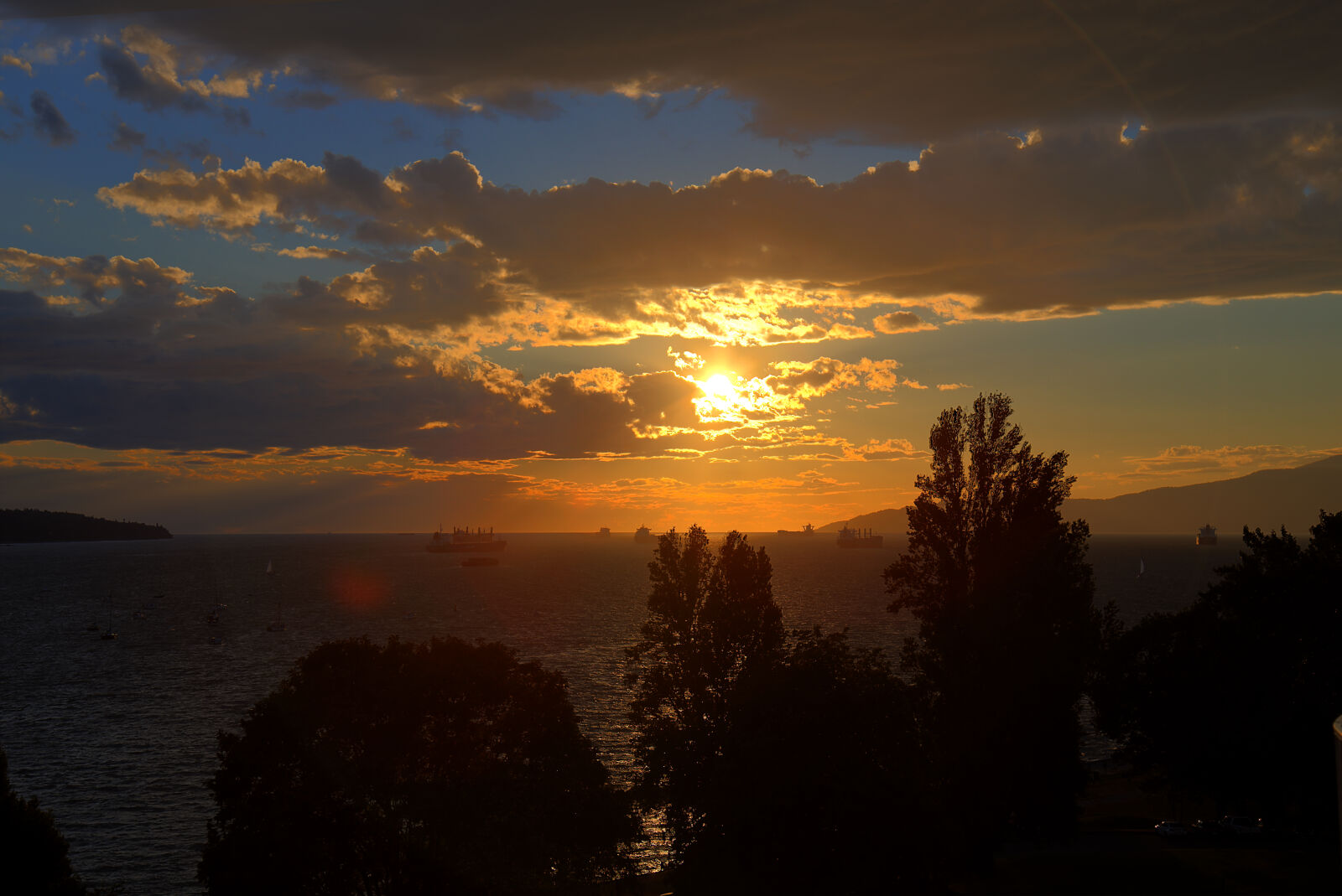 Canon EOS 6D + Canon EF 24-105mm F4L IS USM sample photo. Beach, ocean, sunset, water photography