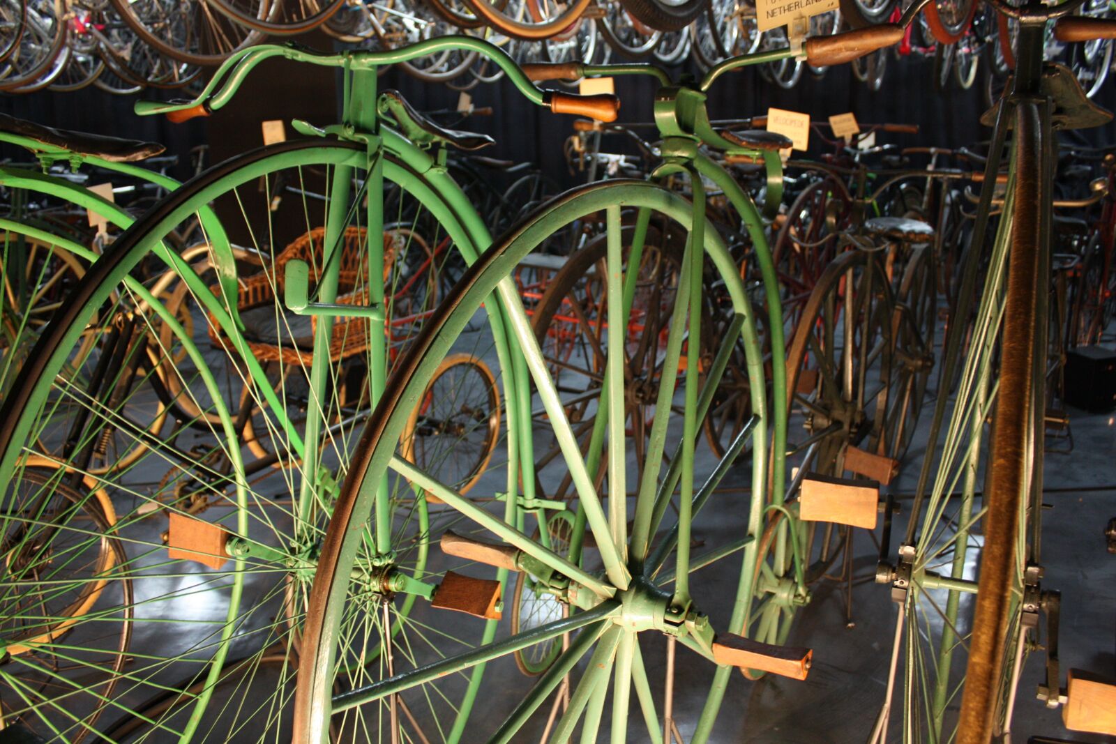 Canon EOS 450D (EOS Rebel XSi / EOS Kiss X2) sample photo. Bicycles, oldtimer, museum photography