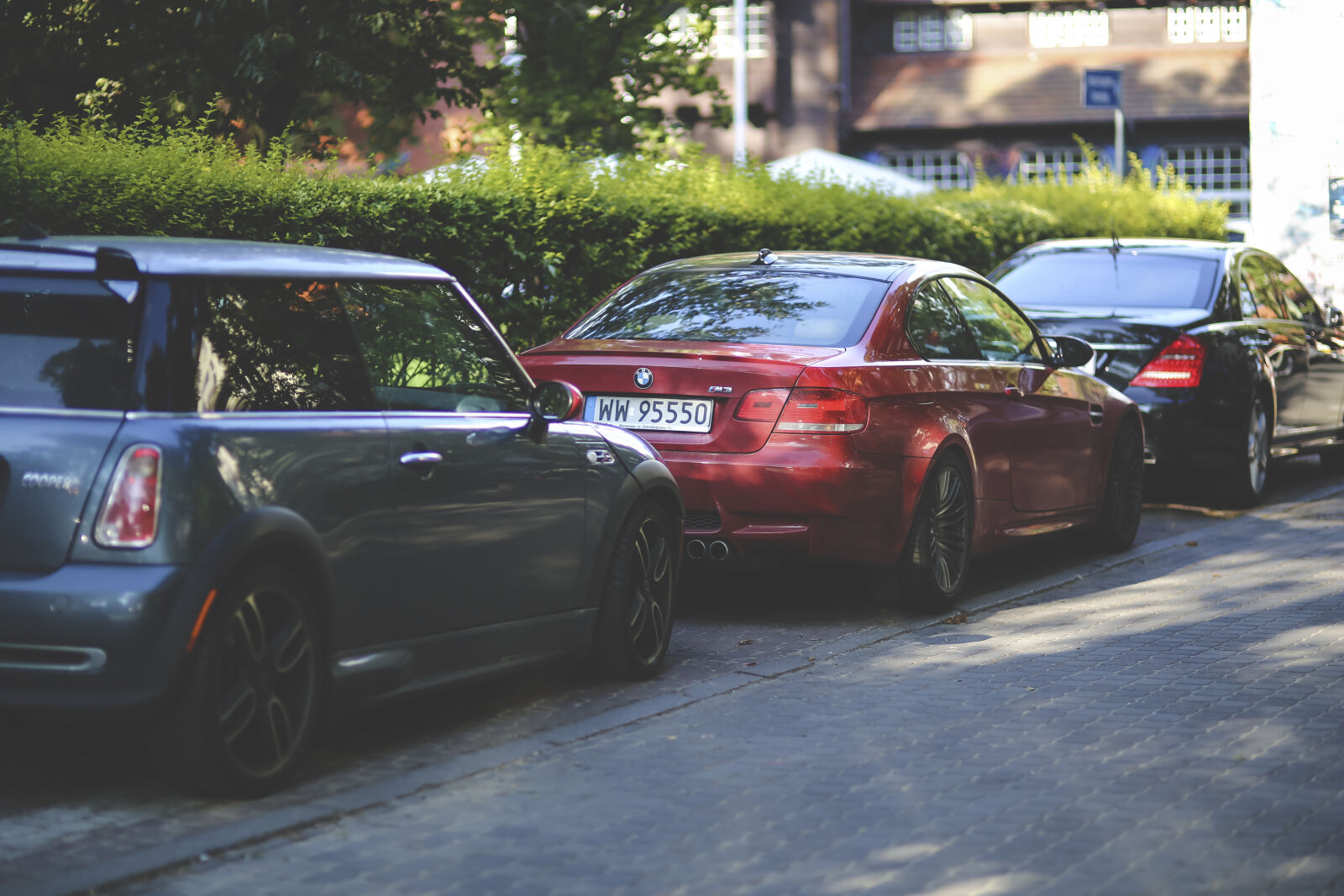 Canon EOS 6D + Sigma 85mm F1.4 EX DG HSM sample photo. Cars, parked, along, way photography