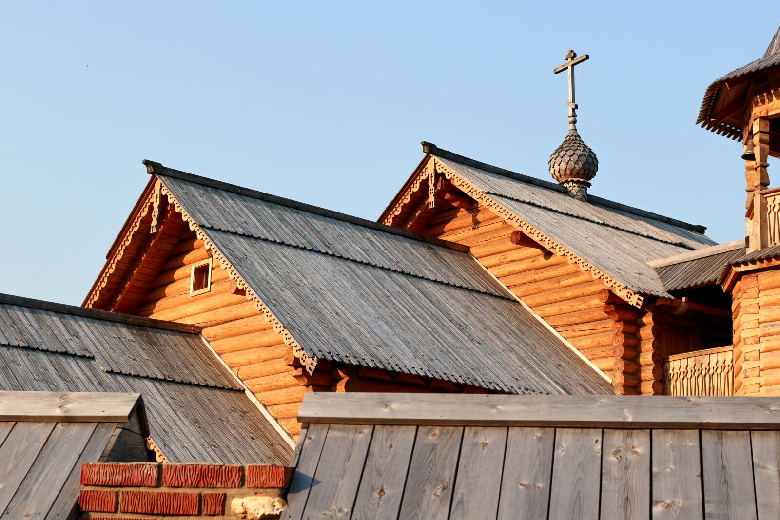 Canon EOS 100D (EOS Rebel SL1 / EOS Kiss X7) + Canon EF 40mm F2.8 STM sample photo. Church, wood, architecture photography