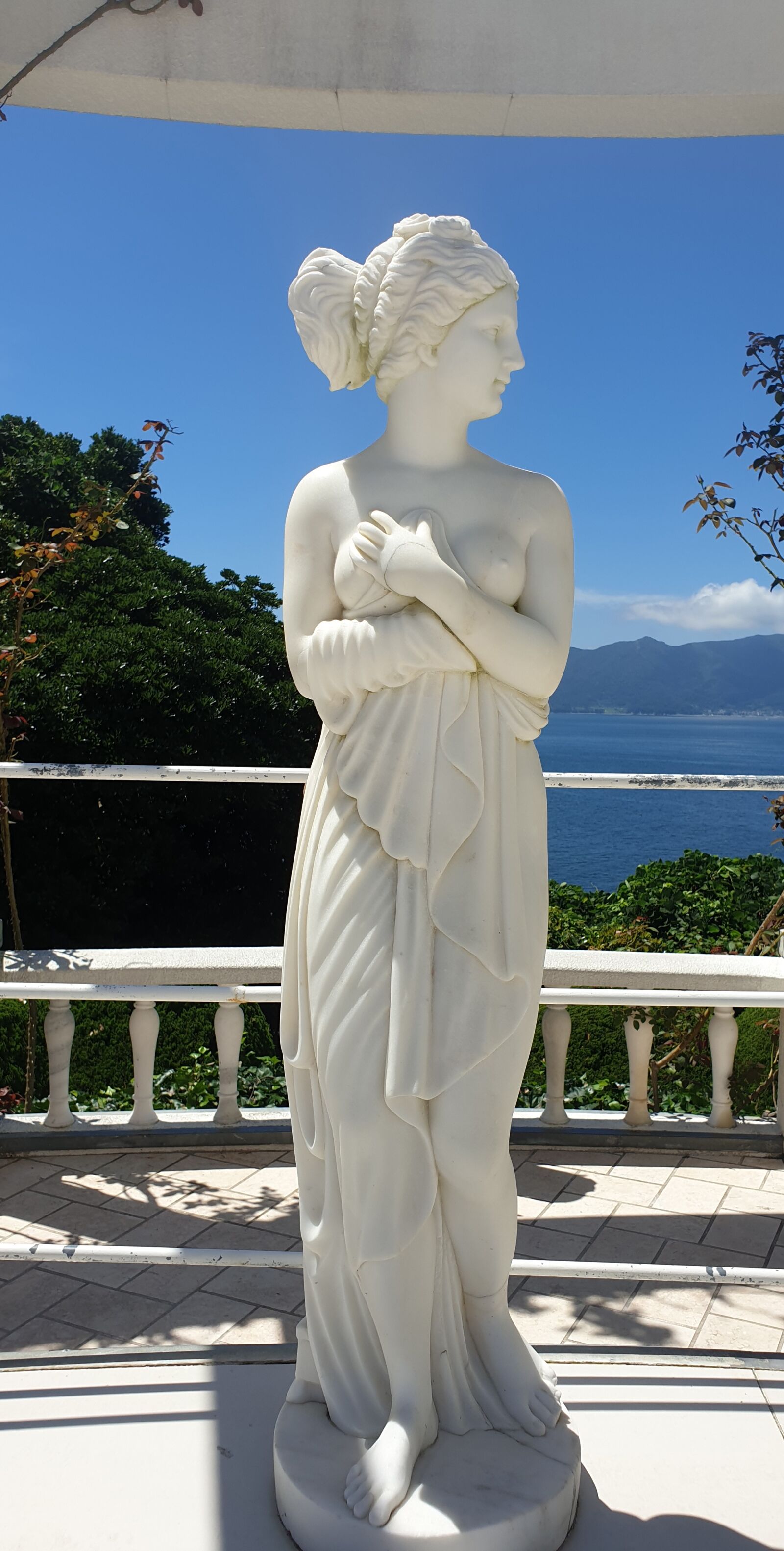 Samsung Galaxy Note9 sample photo. Goddess, prize, statue photography