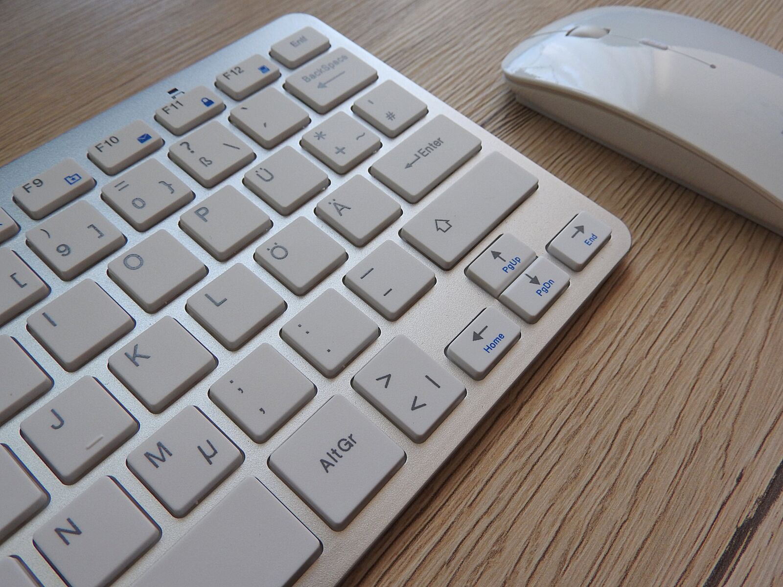 Nikon Coolpix P610 sample photo. Keyboard, mouse, desk photography