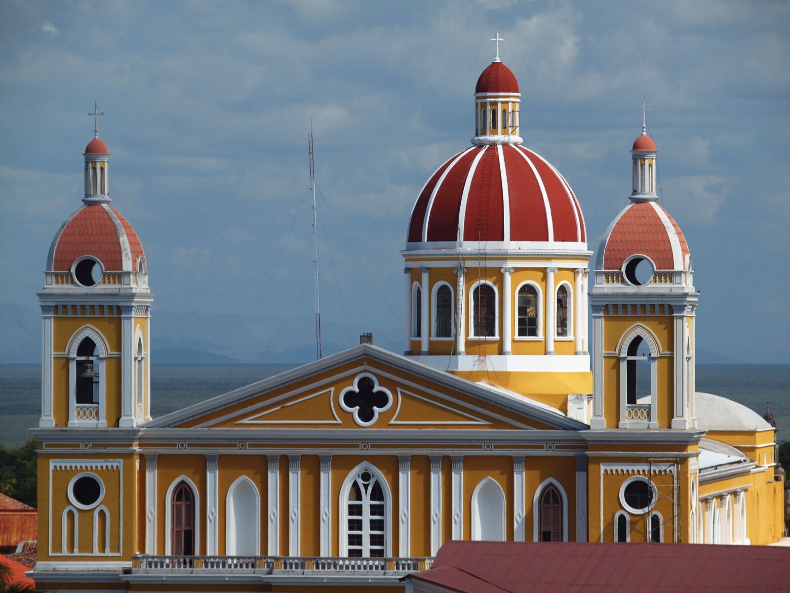 Olympus E-620 (EVOLT E-620) sample photo. Nicaragua, cathedral, granada photography