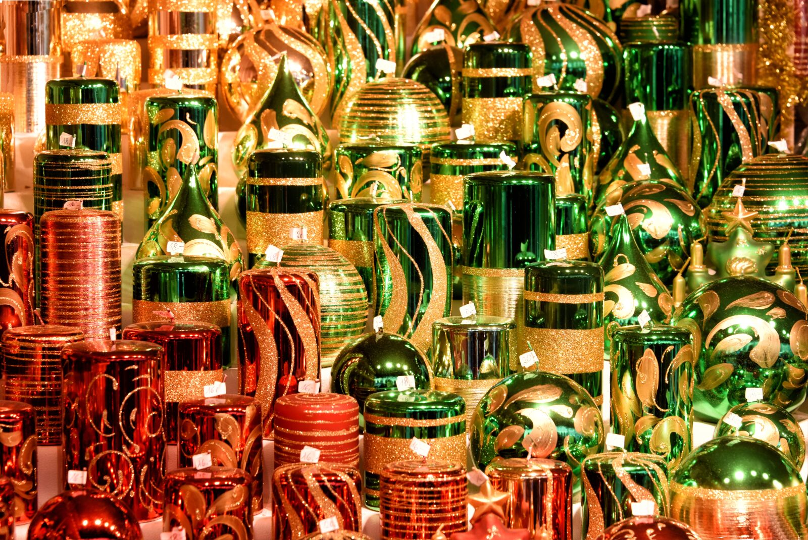 Nikon D810 sample photo. Candles, christmas market, colors photography
