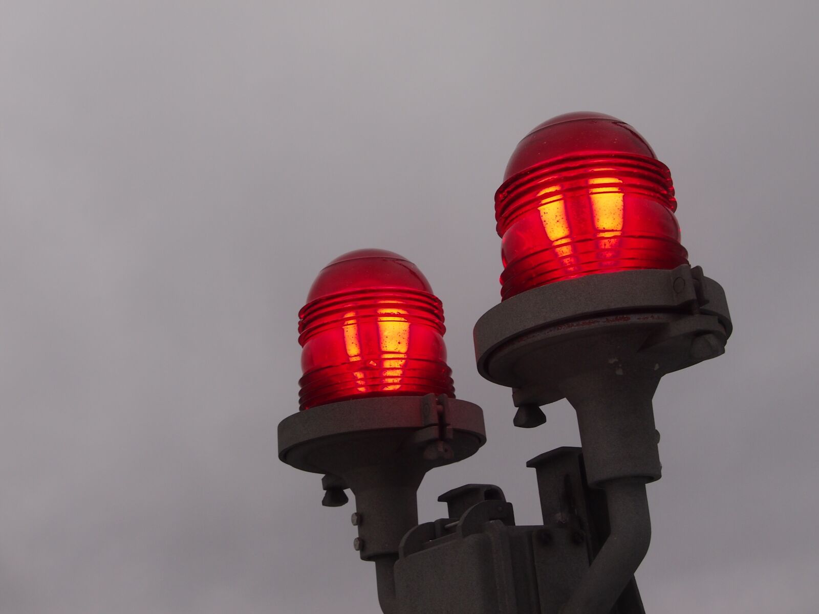 Olympus PEN E-PL3 sample photo. Light, fog, red photography