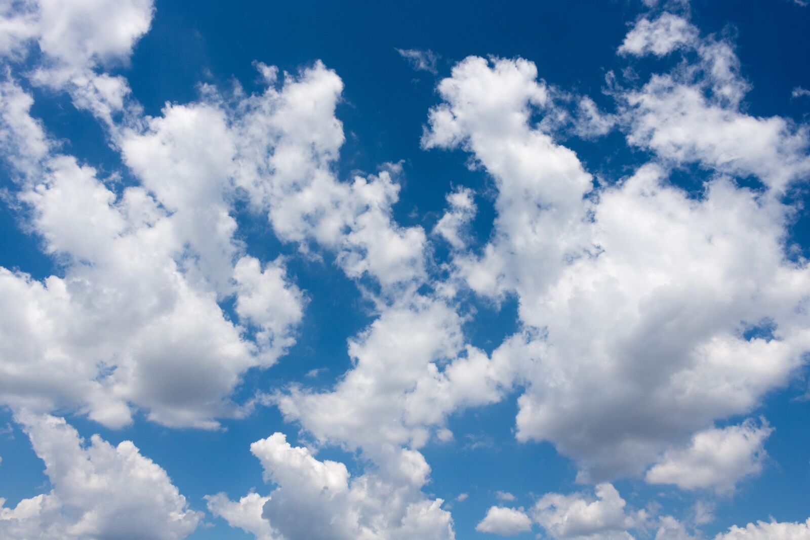 Canon EOS 750D (EOS Rebel T6i / EOS Kiss X8i) sample photo. Clouds, sky, blue sky photography