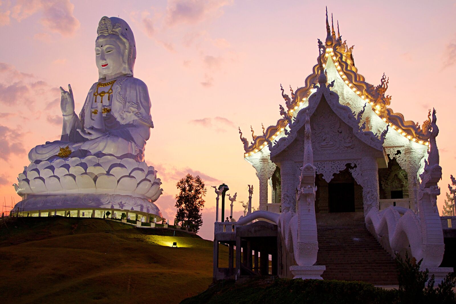 Canon EOS 600D (Rebel EOS T3i / EOS Kiss X5) sample photo. Thailand, wat huay pla photography