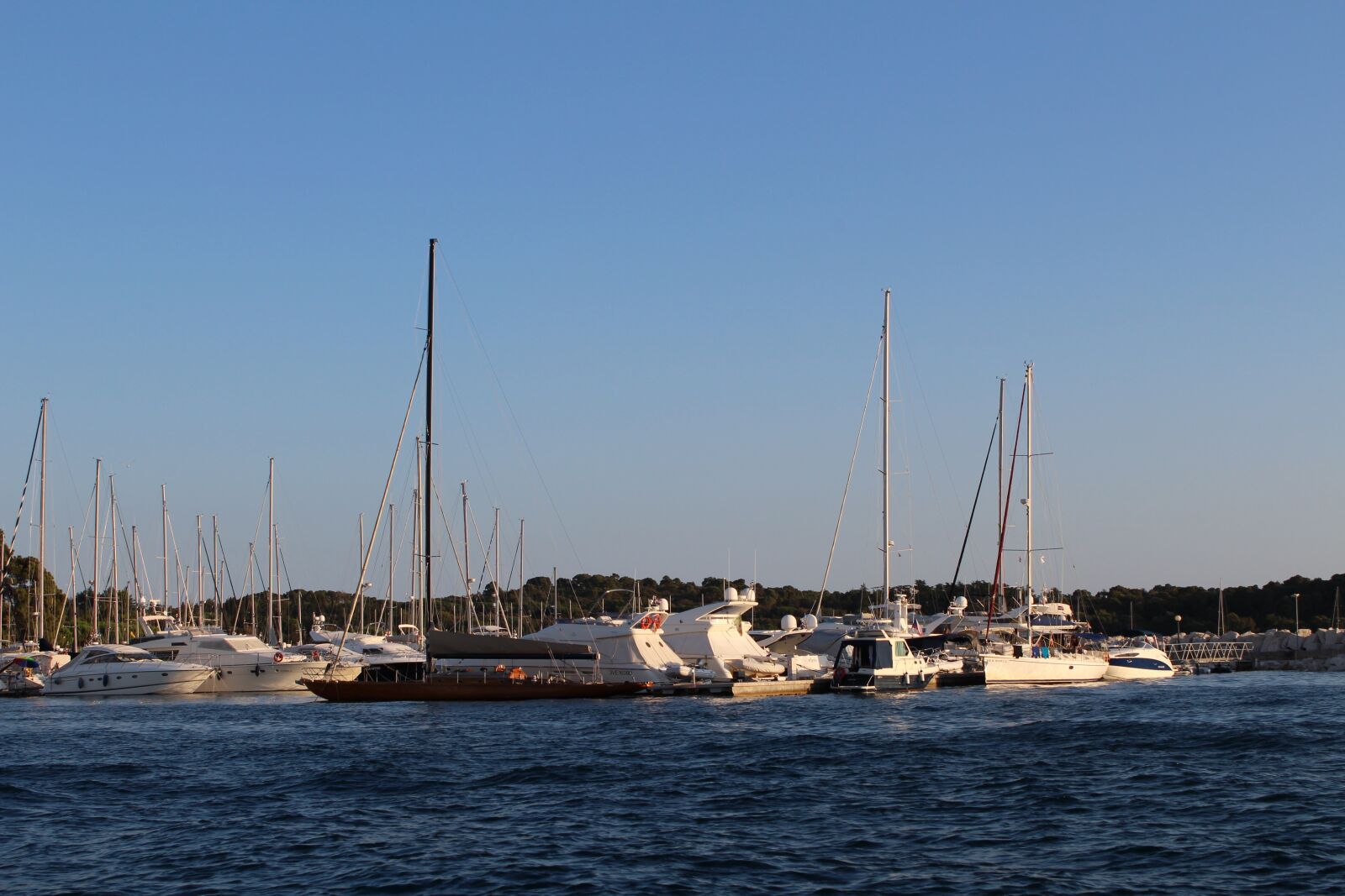 Canon EOS 100D (EOS Rebel SL1 / EOS Kiss X7) sample photo. Yacht, sailboat, water photography