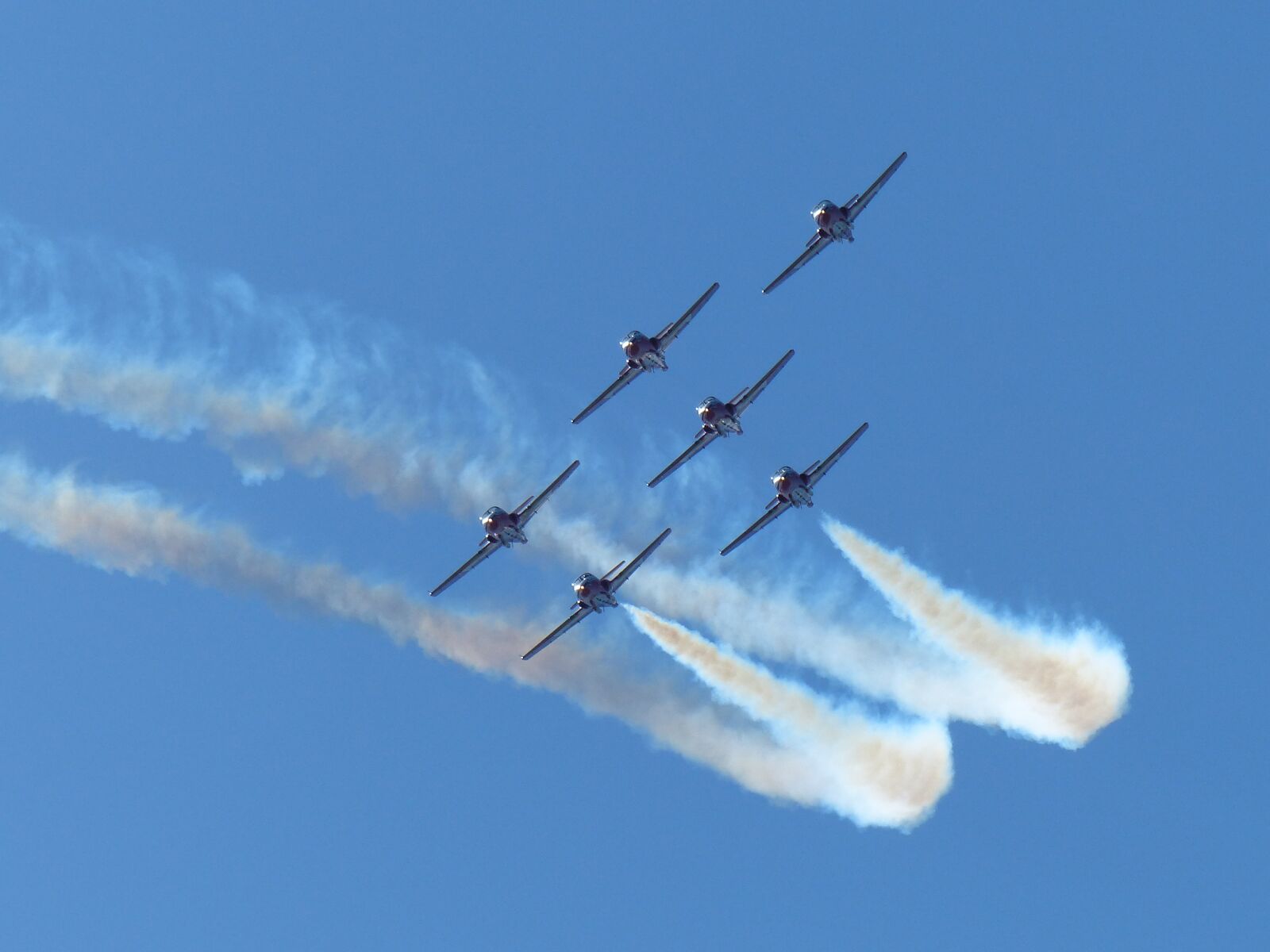 Panasonic Lumix DMC-FZ200 sample photo. Snowbirds, formation, aerobatic photography
