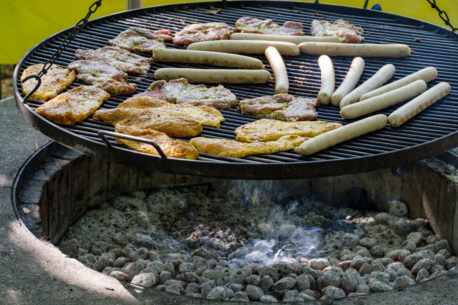 Fujifilm X-T2 + Fujifilm XF 55-200mm F3.5-4.8 R LM OIS sample photo. Barbecue, grill, grilling photography