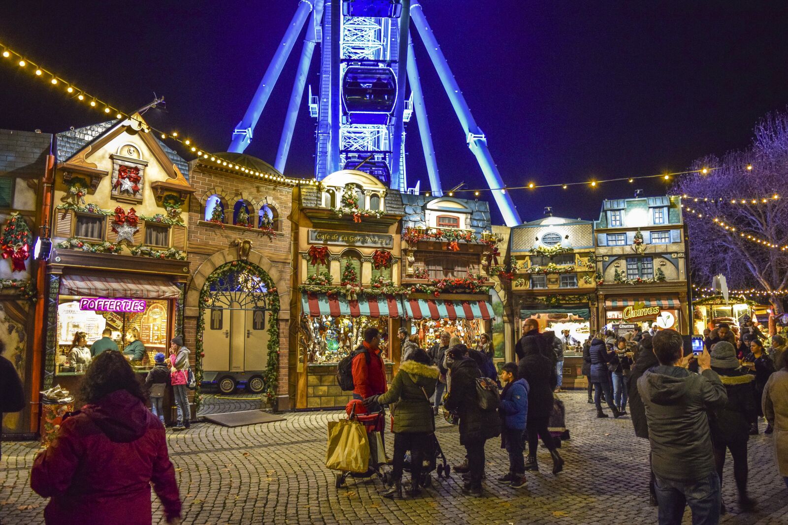 Nikon D3300 sample photo. Christmas market, bude, christmas photography