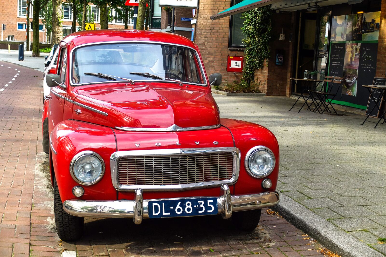 Fujifilm X30 sample photo. Car, classic, volvo photography