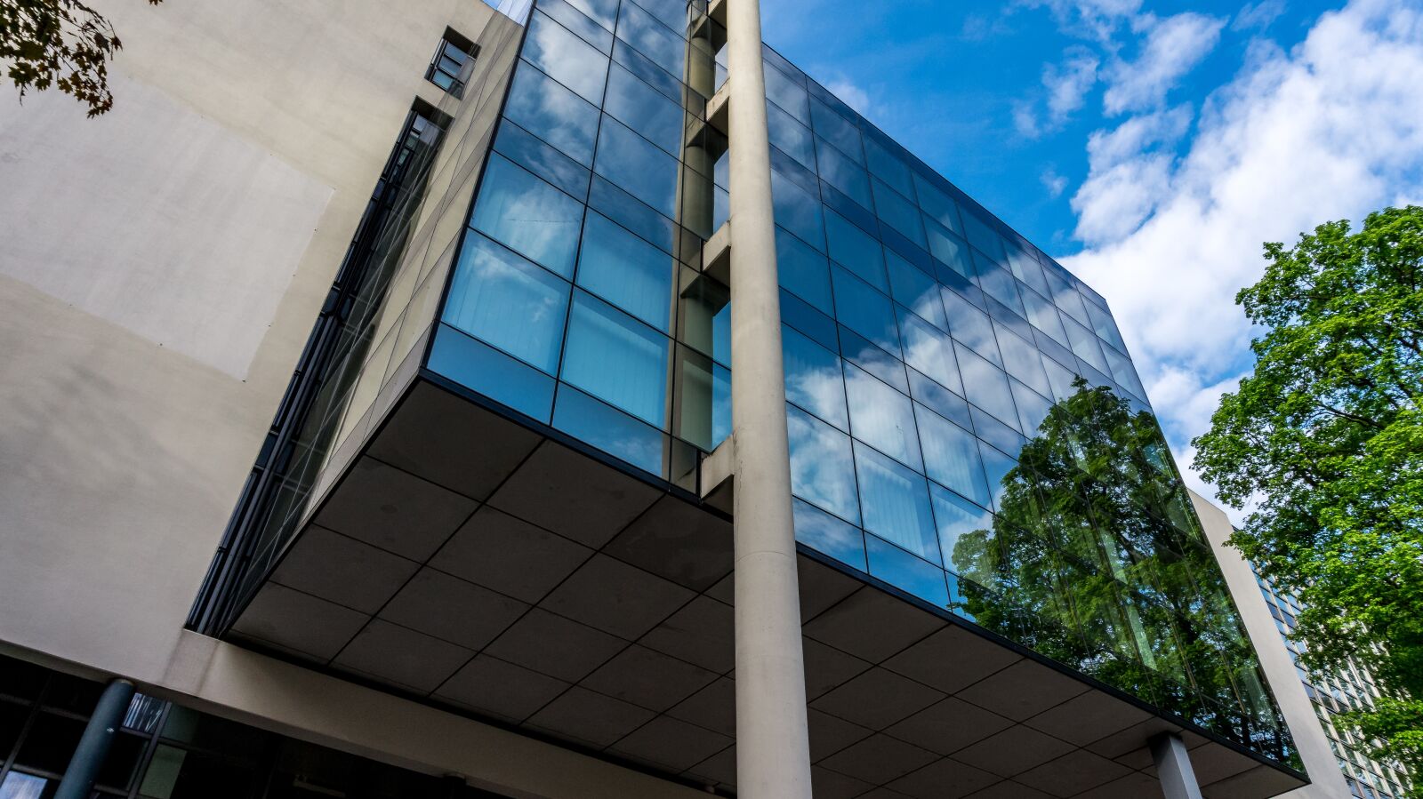 Sony Alpha a5000 (ILCE 5000) sample photo. Glass, modern, architecture photography