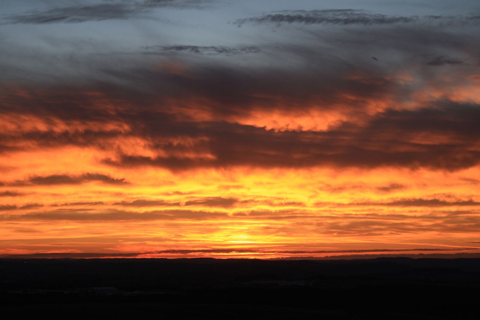 Canon EOS 1000D (EOS Digital Rebel XS / EOS Kiss F) sample photo. Sunset, dark, twilight photography
