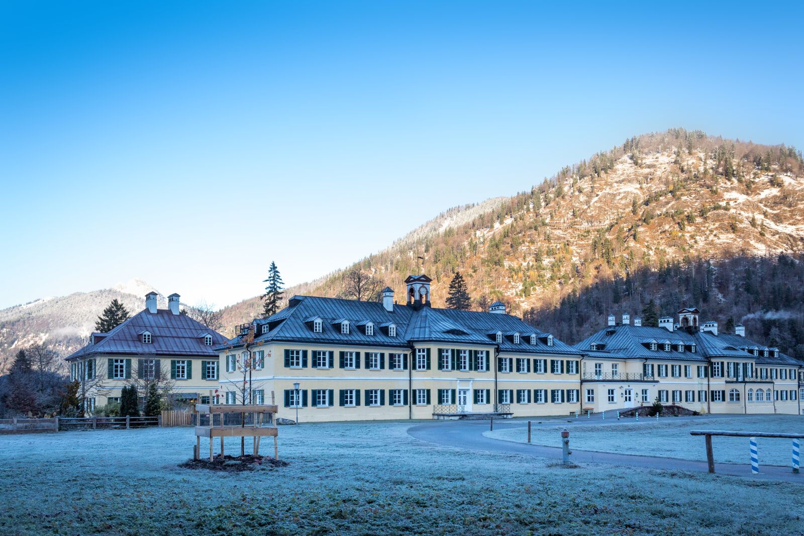 Canon EOS 1300D (EOS Rebel T6 / EOS Kiss X80) sample photo. Wildbad kreuth, the sanatorium photography