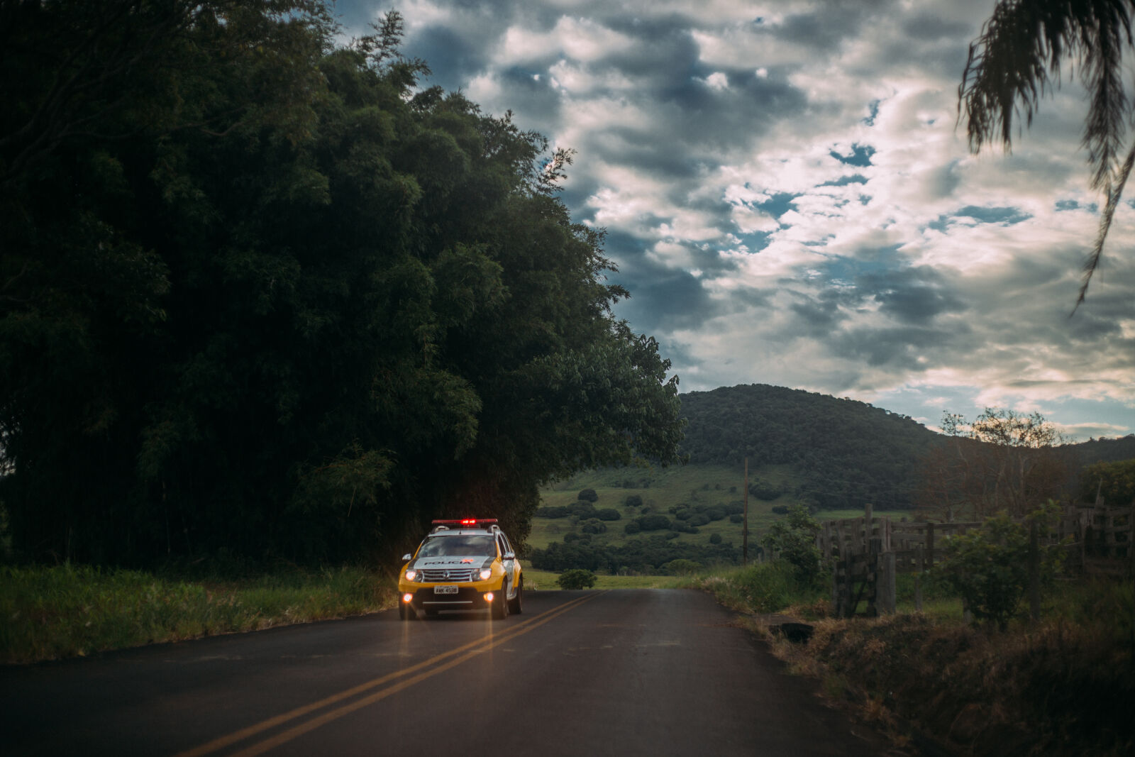 Canon EOS 6D + Canon EF 50mm F1.8 II sample photo. Action, asphalt, car, clouds photography
