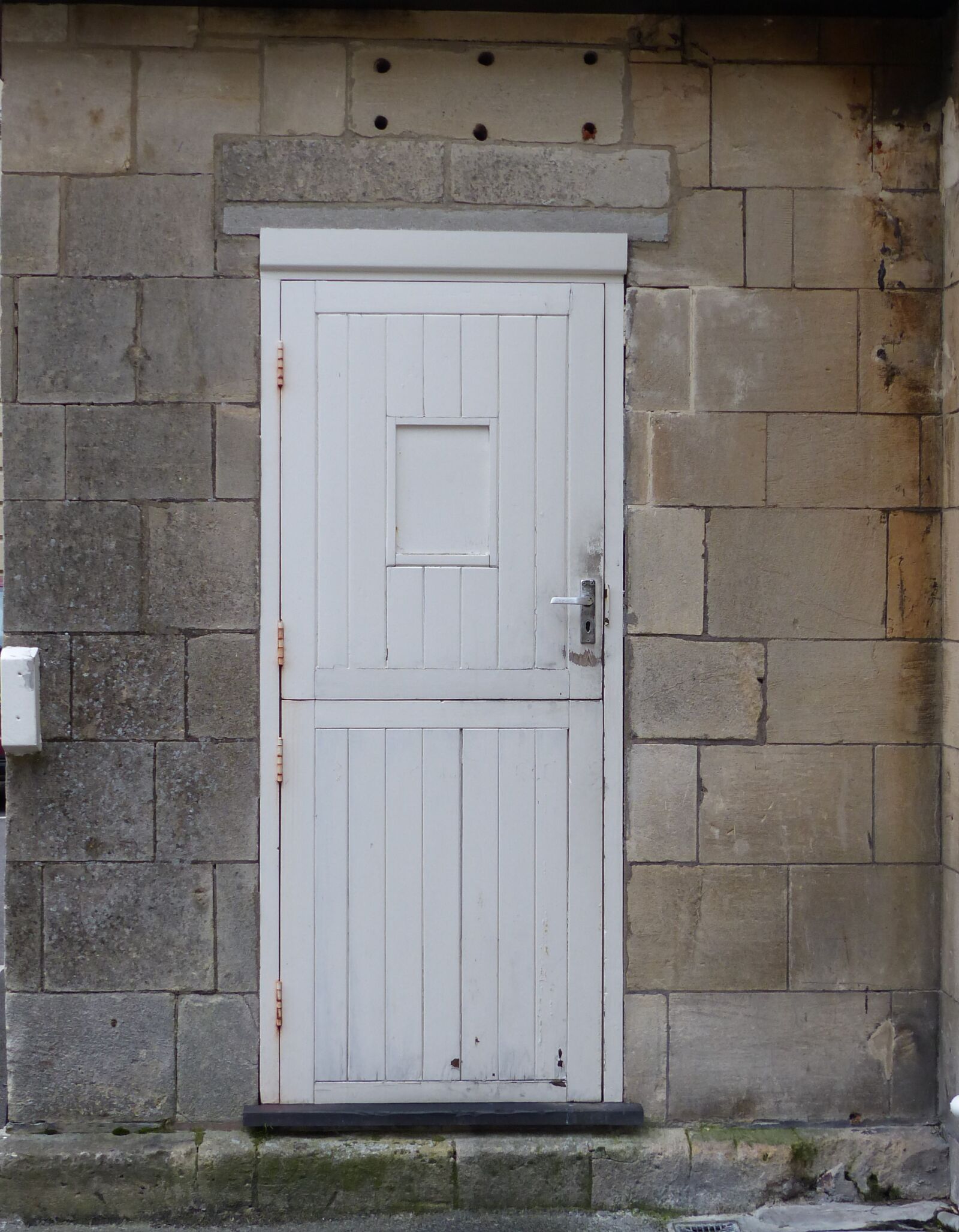 Panasonic Lumix DMC-FZ200 sample photo. Door, stable, door, white photography