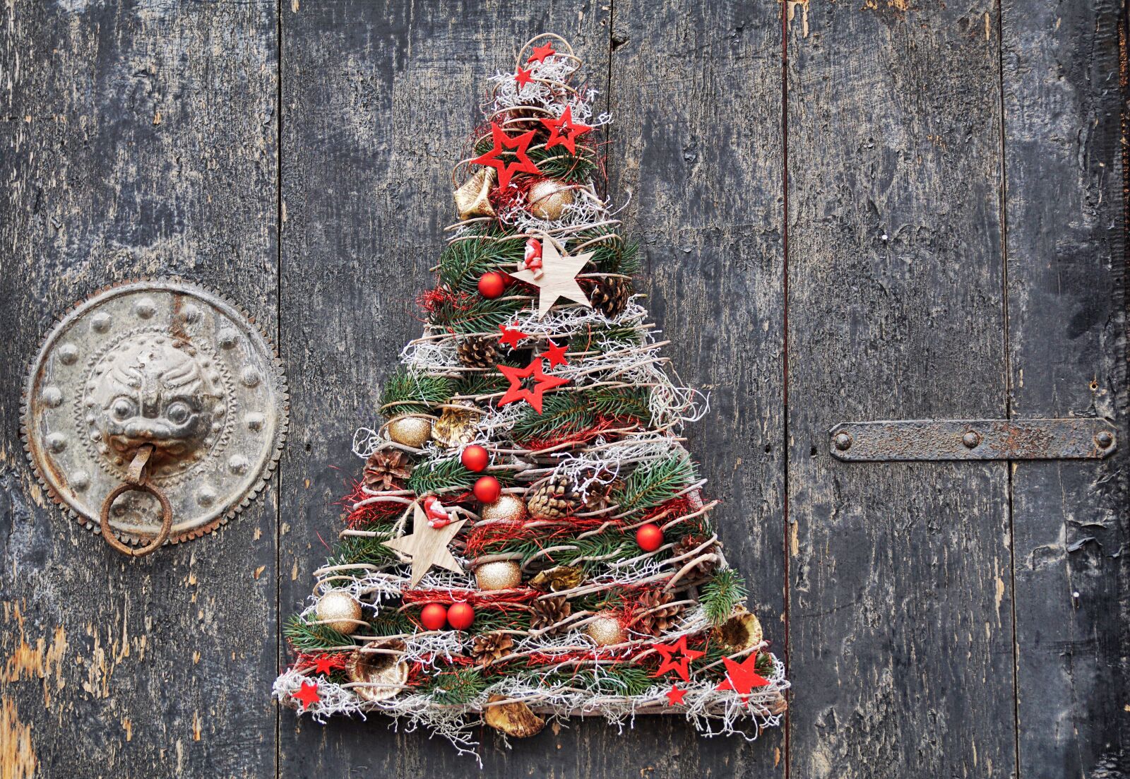 Sony DT 55-300mm F4.5-5.6 SAM sample photo. Christmas, christmas decorations, christmas photography