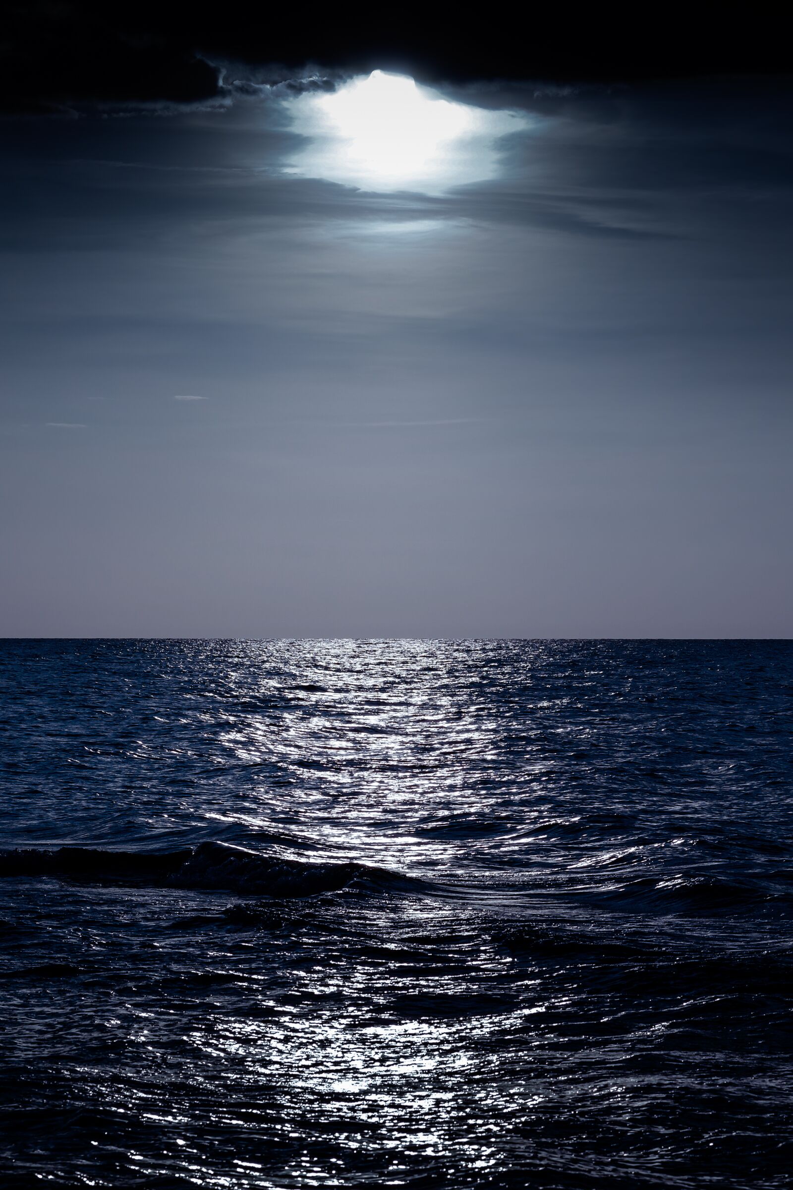 Pentax K-S2 sample photo. Night sea, moon, sea photography