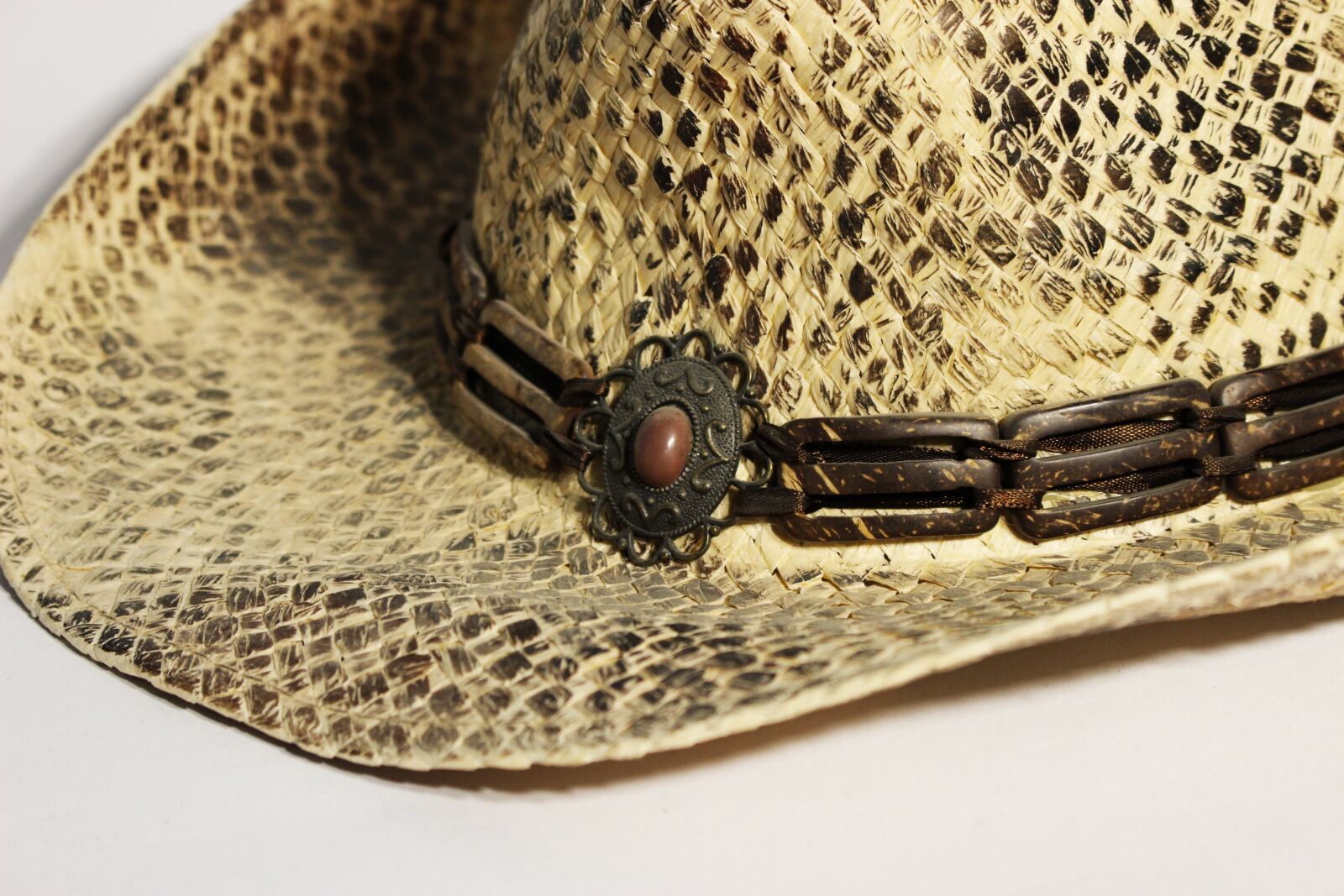Canon EOS 100D (EOS Rebel SL1 / EOS Kiss X7) sample photo. Hat, cowboy, detail photography