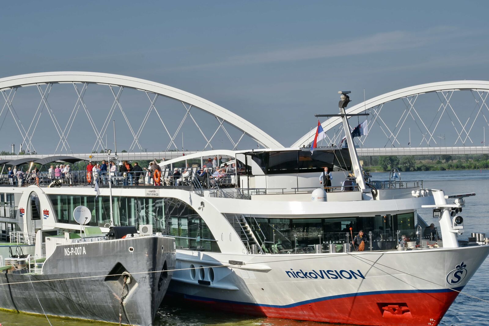 Nikon D5500 sample photo. Bridge, cruise ship, tourism photography