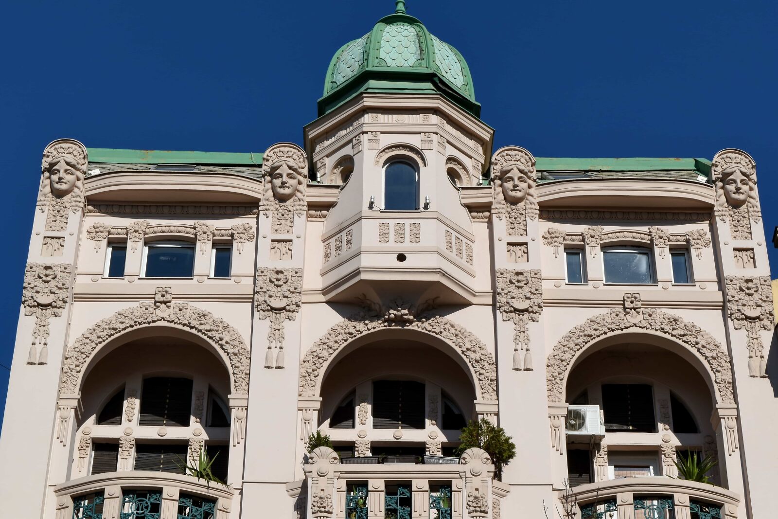 Nikon D5500 sample photo. Balcony, capital city, tourist photography