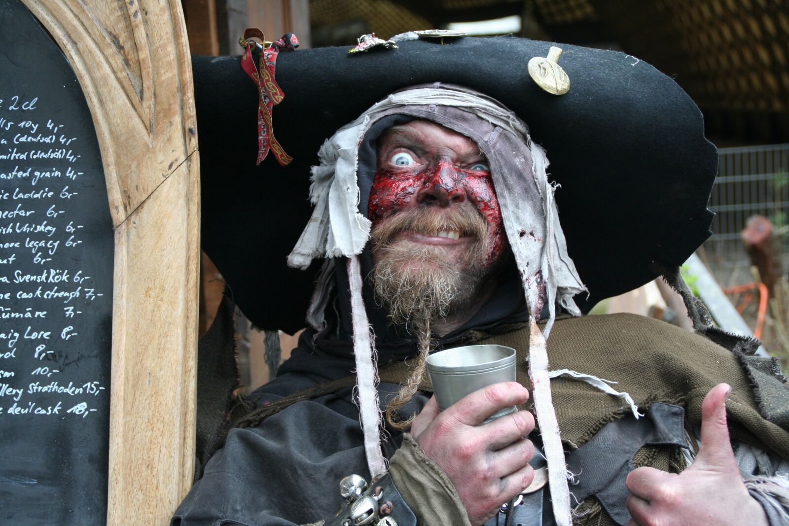 Canon EOS 350D (EOS Digital Rebel XT / EOS Kiss Digital N) sample photo. Middle ages, tramp, beggars photography