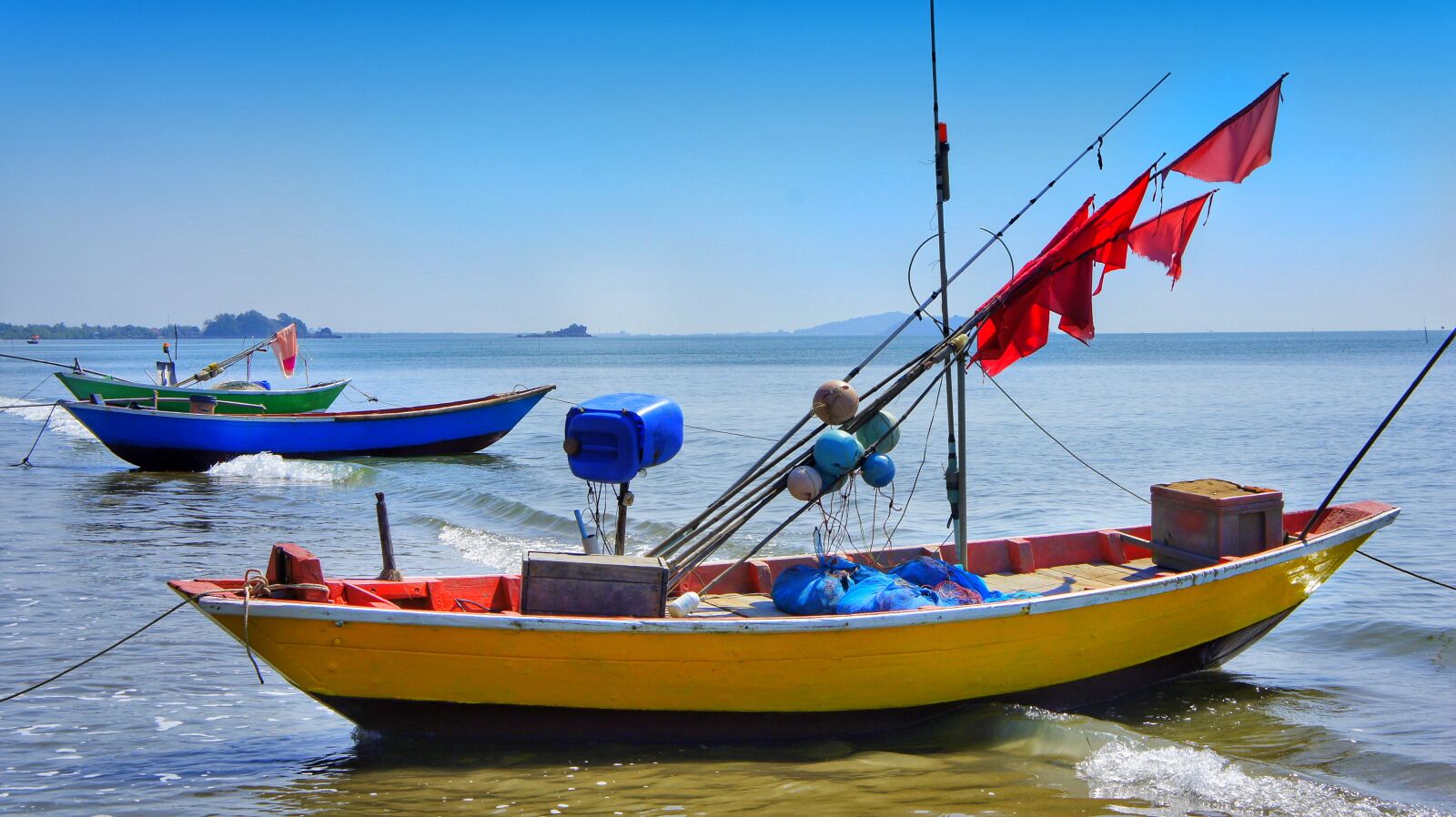 Sony Alpha NEX-3 + Sony E 18-55mm F3.5-5.6 OSS sample photo. Fishing, boats, red photography