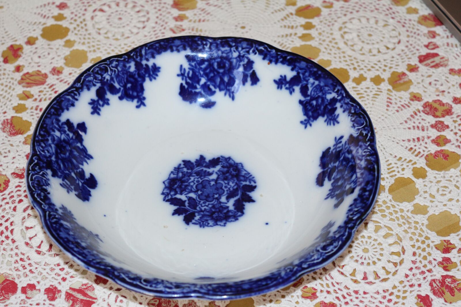 Canon EOS 650D (EOS Rebel T4i / EOS Kiss X6i) sample photo. Antique, vintage, bowls photography