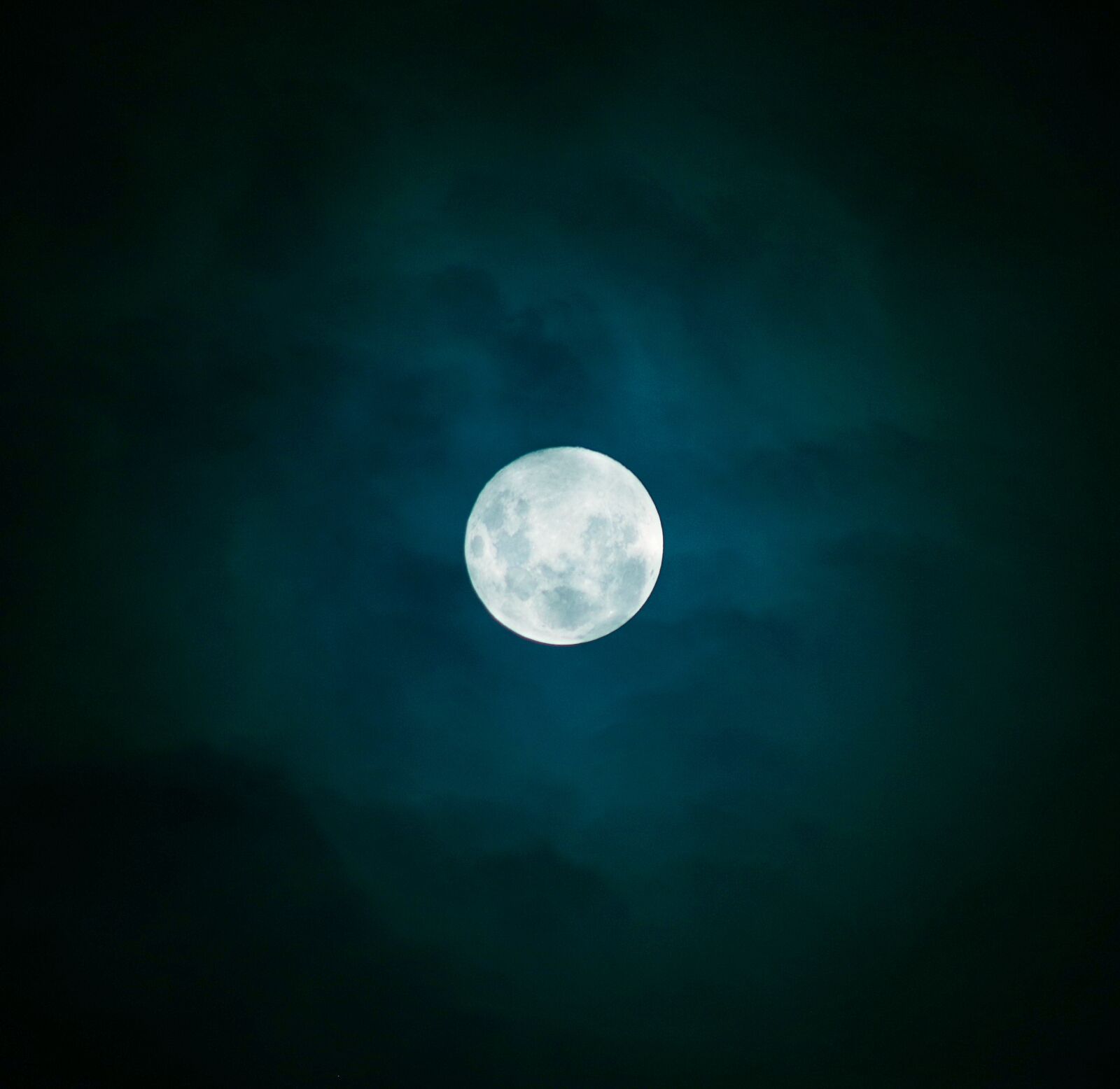 Canon EOS 750D (EOS Rebel T6i / EOS Kiss X8i) sample photo. Moon, moonlit, night sky photography
