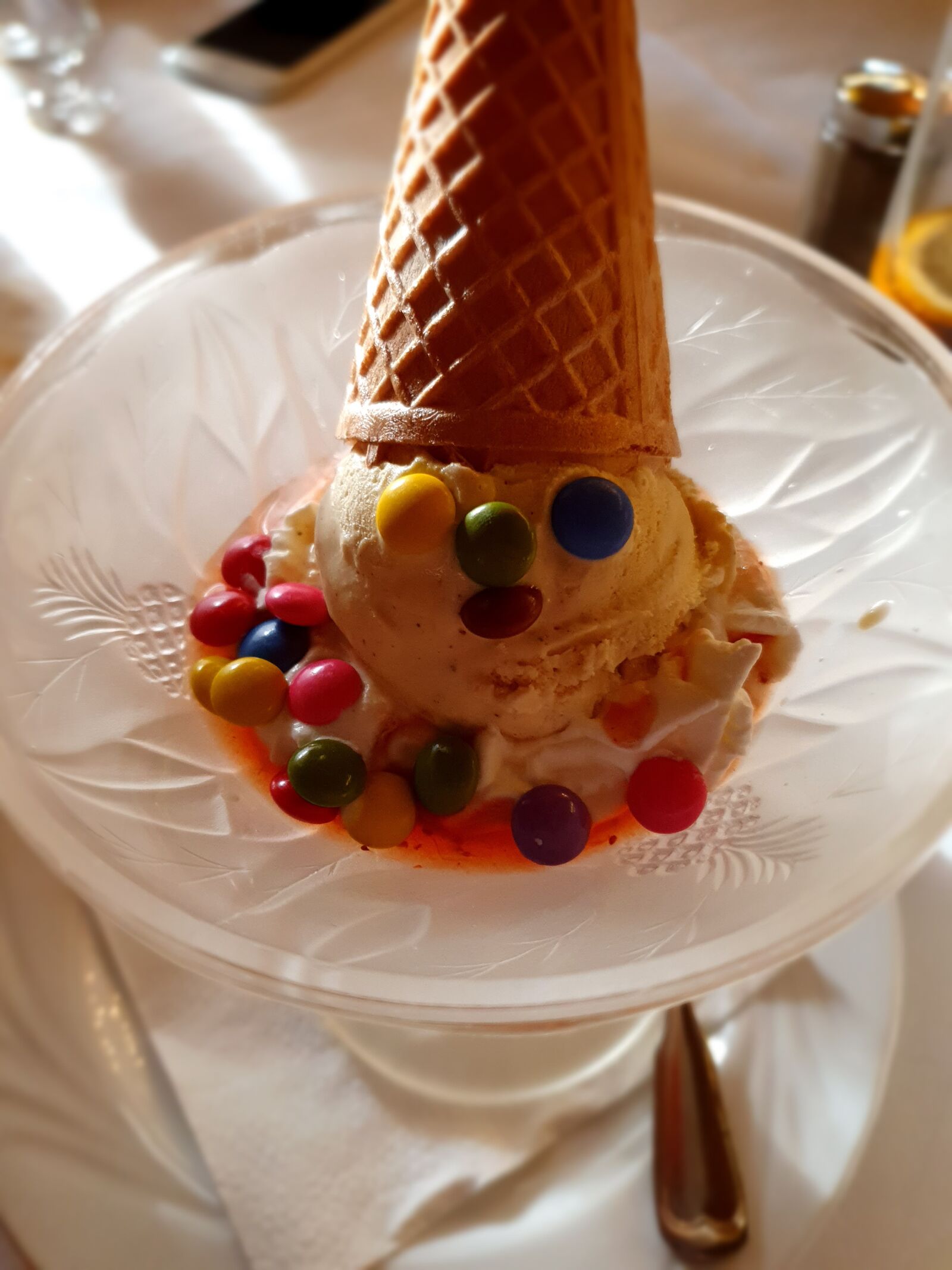 Samsung Galaxy S10+ sample photo. Ice, clown, smarties photography